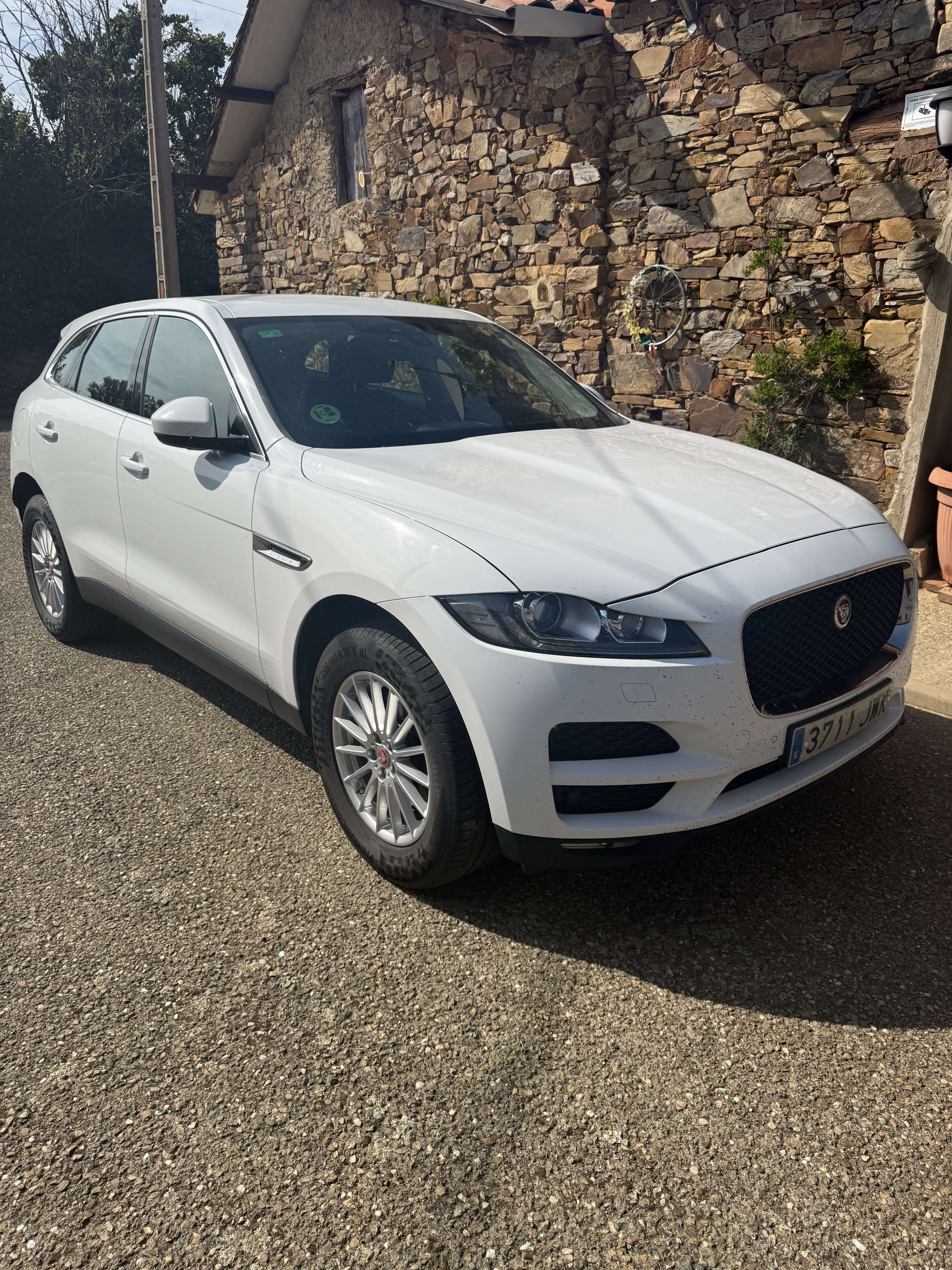 Jaguar F-Pace 2.0i4D Portfolio Aut. AWD 180 - foto 1