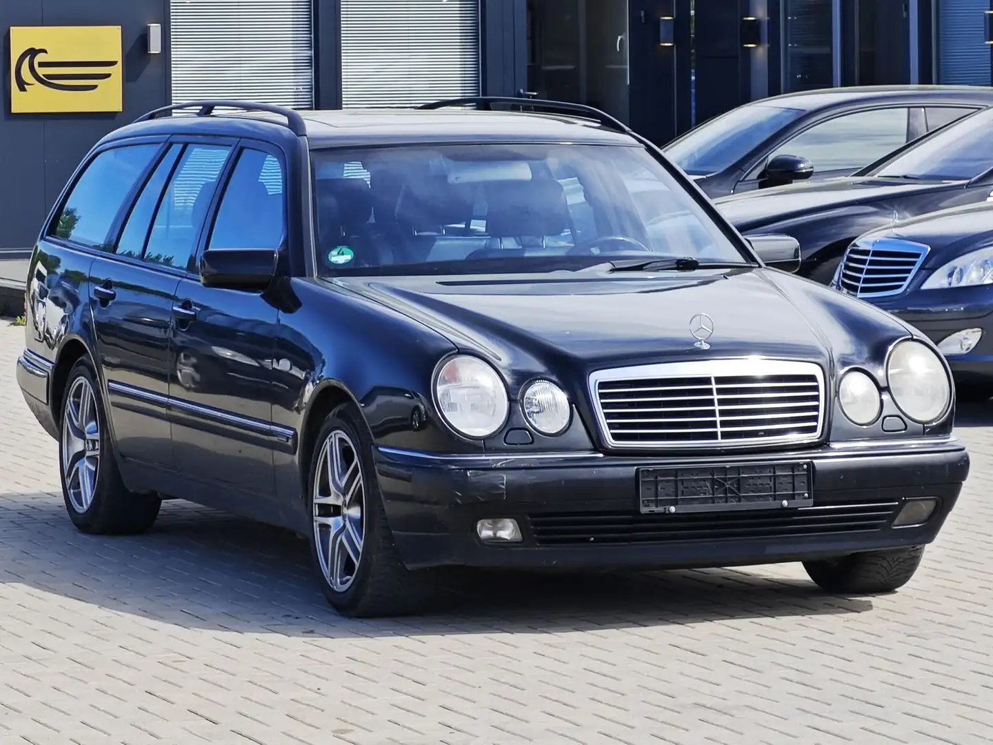 Mercedes-Benz E 320 Avantgarde *7 Seats*Sunroof*Automatic*AC* Negro - 1