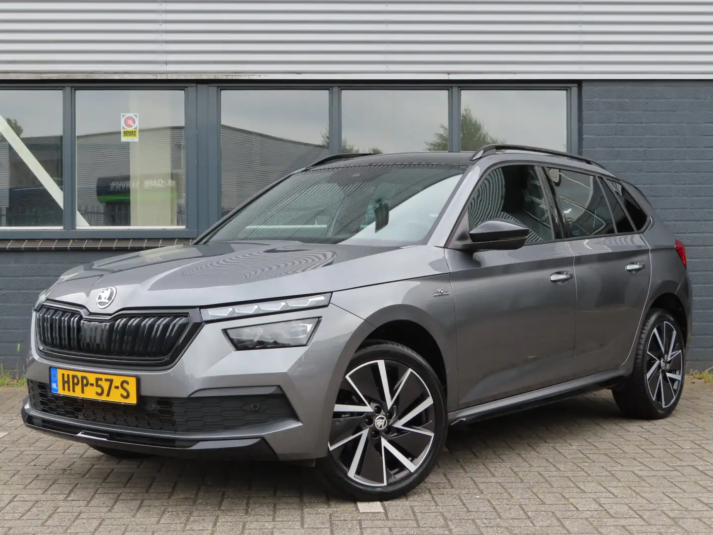 Skoda Kamiq 1.5 TSI ACT Monte Carlo DSG | trekhaak | pano dak Grijs - 1