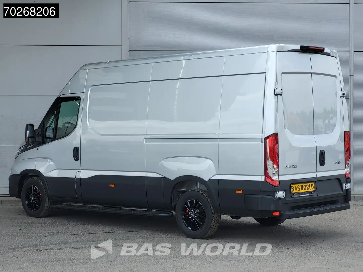 Iveco Daily 35S21 3.0L Automaat Black Edition L2H2 LED ACC Air Срібний - 2