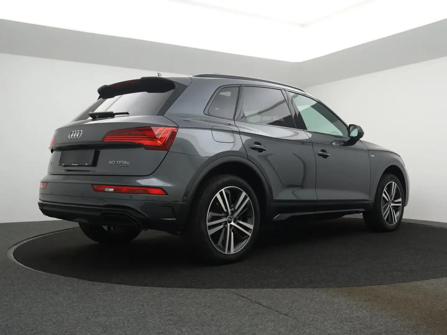 Audi Q5 Audi Q5 3X S-LINE 50TFSIe QUATTRO PHEV 299PK *AUTOMAAT*PANO DAK*APP CONNECT*NAVI*BLTH*CRUISE*DIGITAL DASHBOARD*... Grau - 2