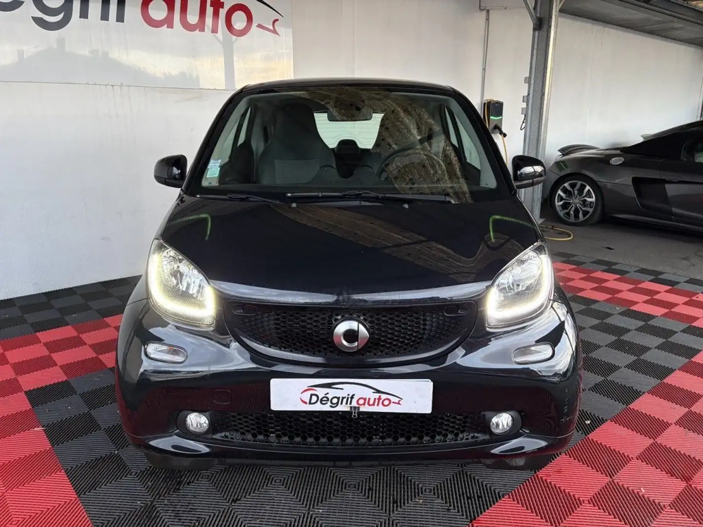 smart forTwo COUPE Coupé 1.0 71 ch SetS BA6 Passion Gris - 2