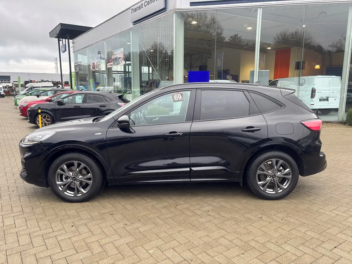 Ford Kuga ST Line 2.5 FHEV AWD 190PK Met Winterpack Zwart - 2