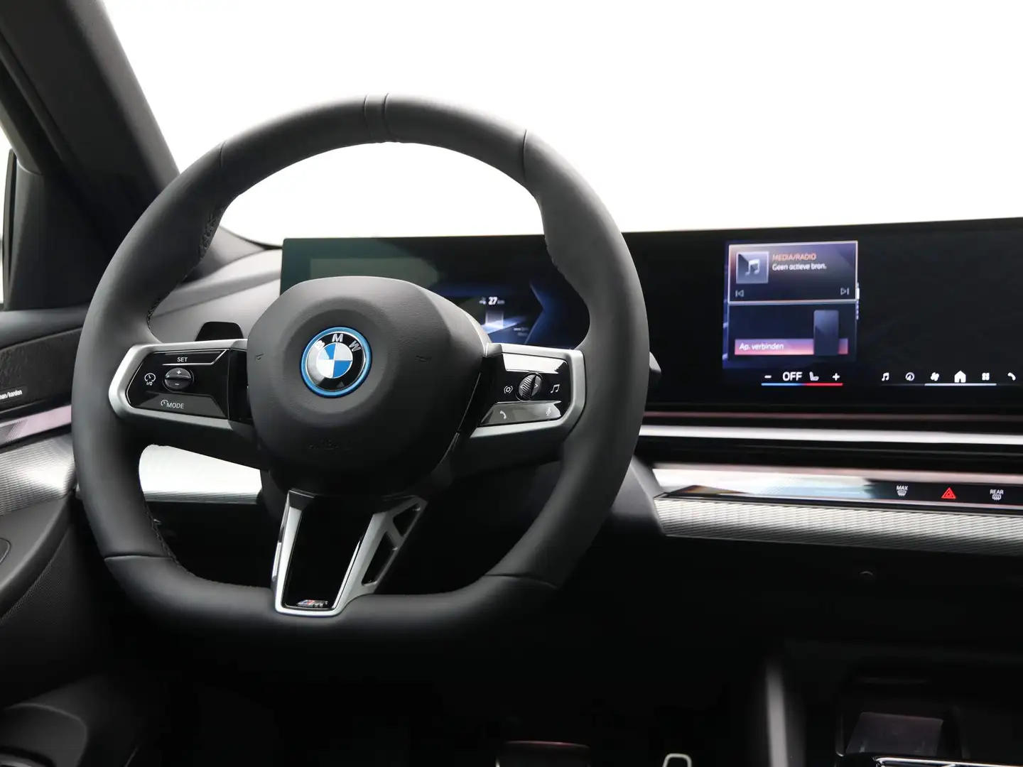 BMW i5 eDrive40 Touring M Sport Edition 84 kWh Zwart - 2