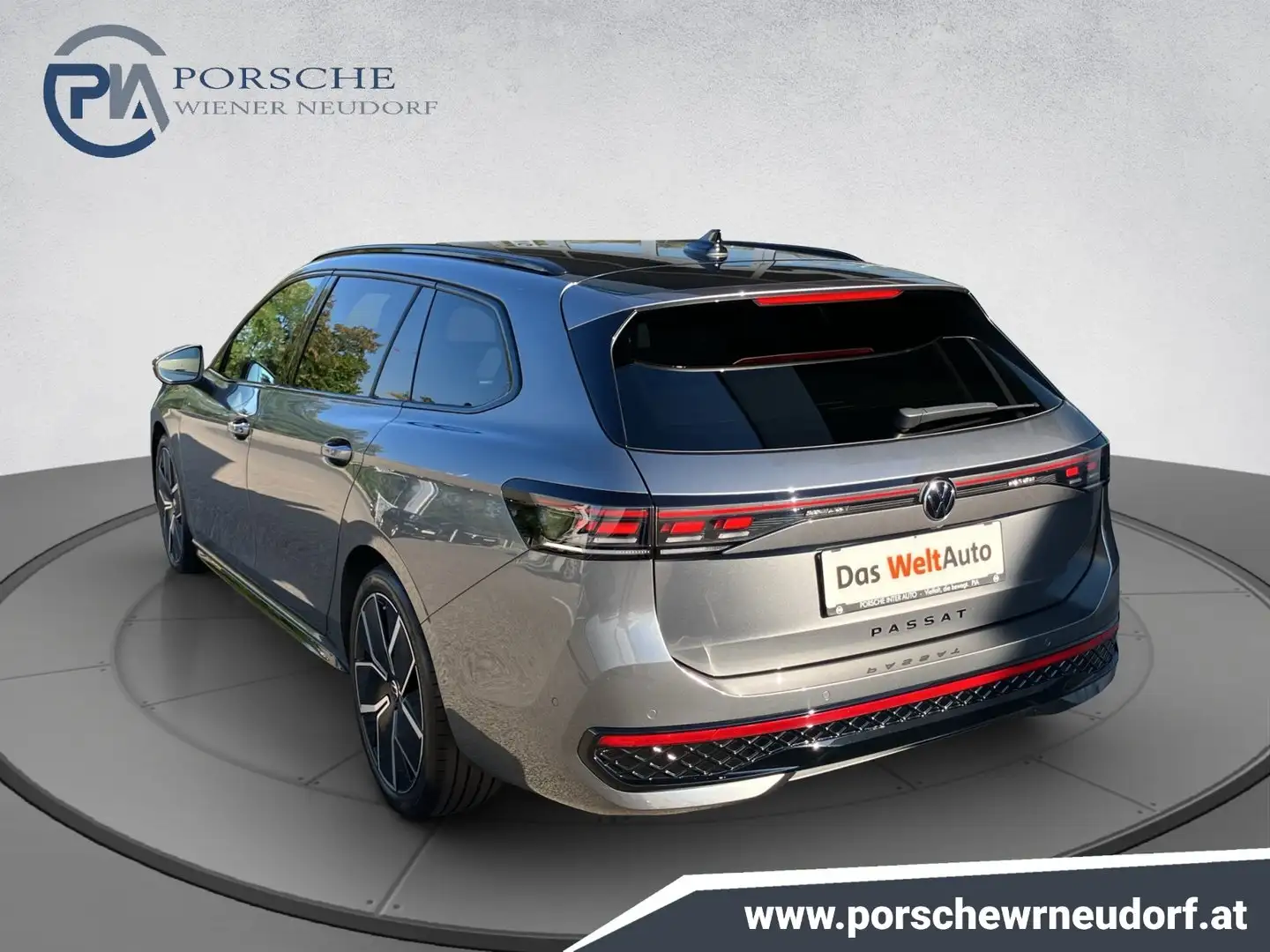 Volkswagen Passat Variant R-Line eTSI DSG Grau - 2