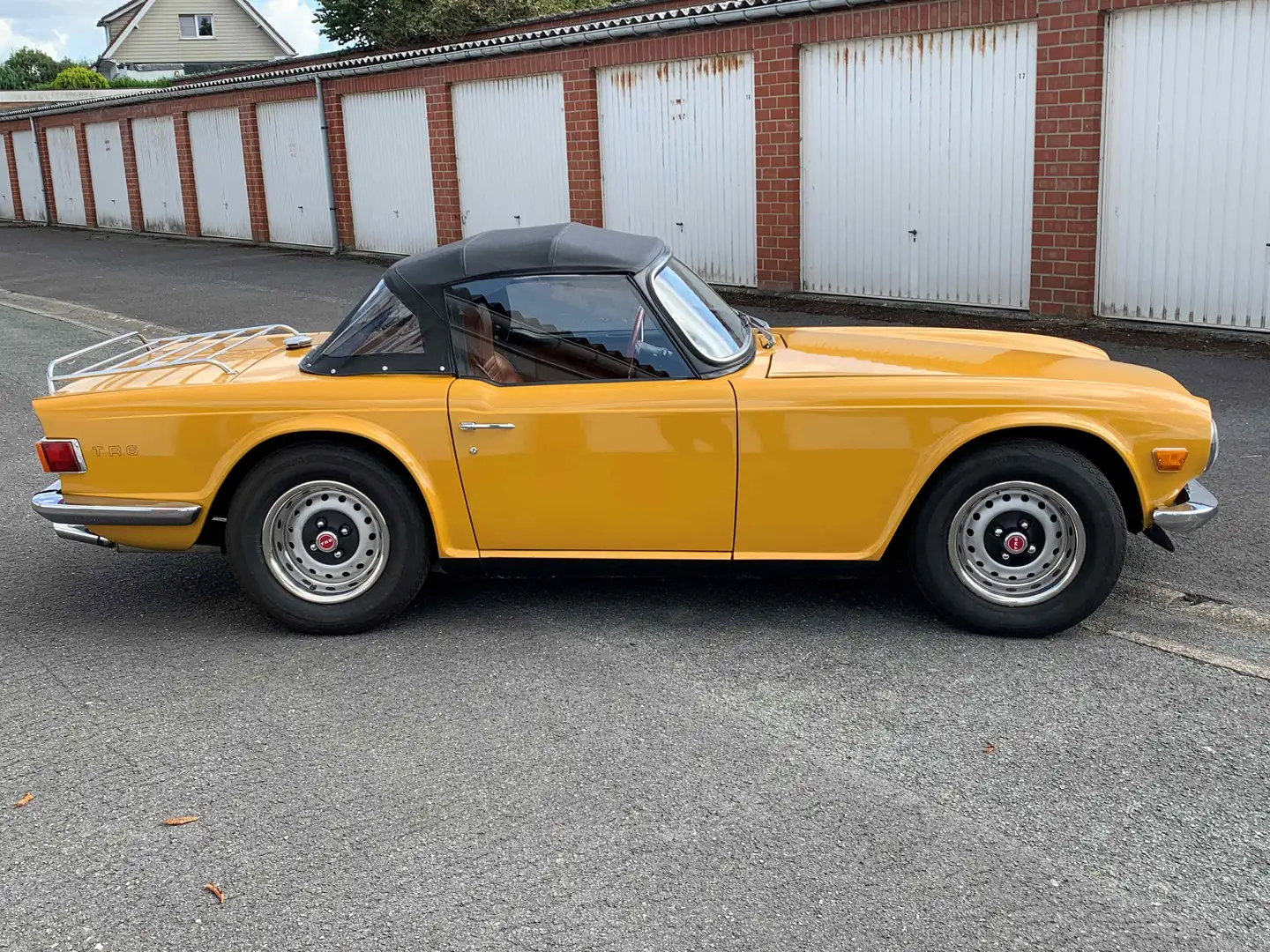 Oldtimer Triumph TR6 Geel - 1