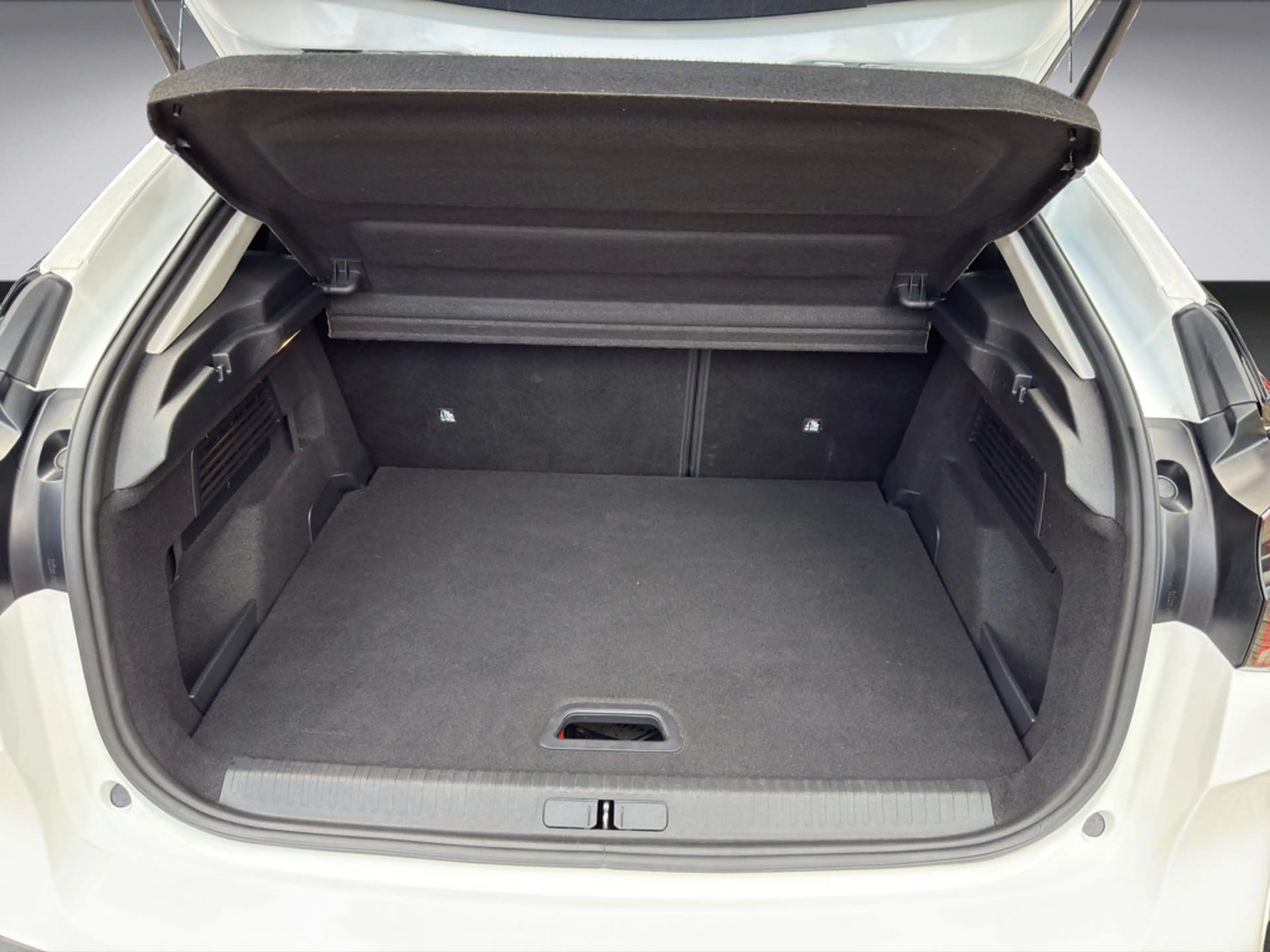 Citroen E-C4 Electric — photo 15