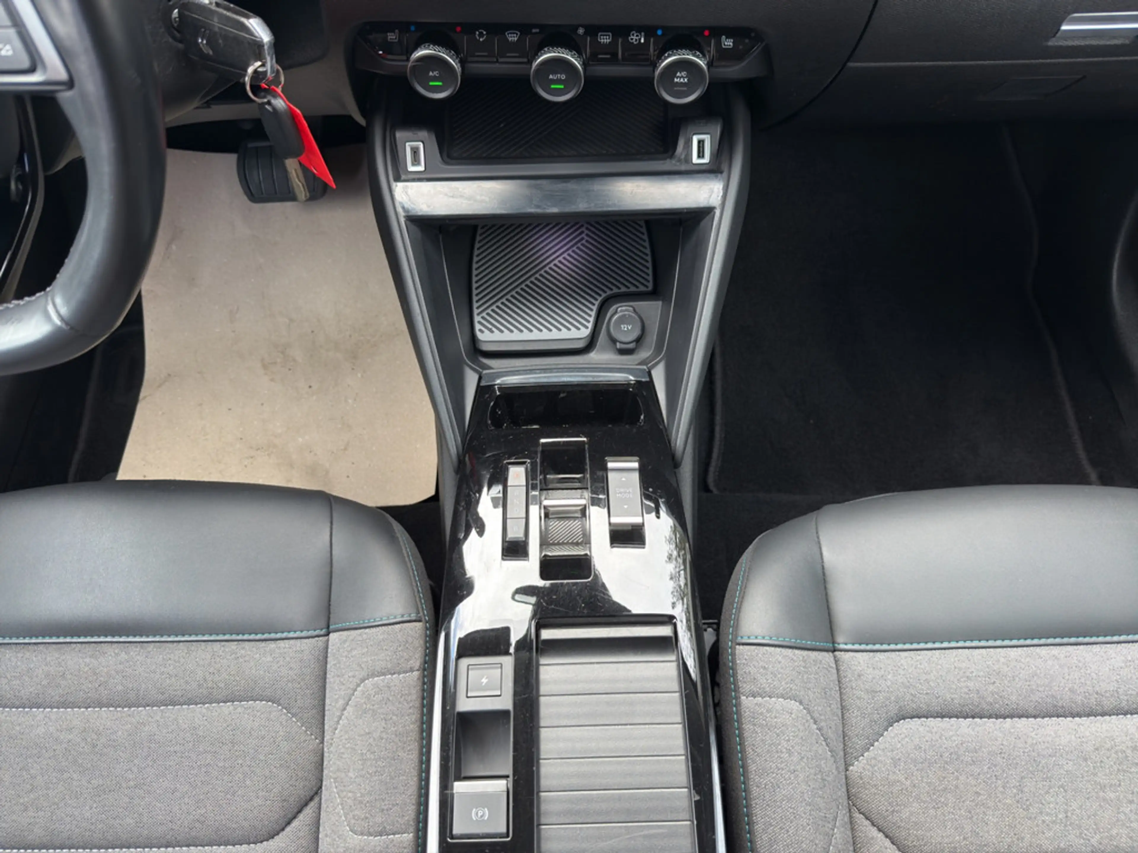 Citroen E-C4 Electric — photo 13