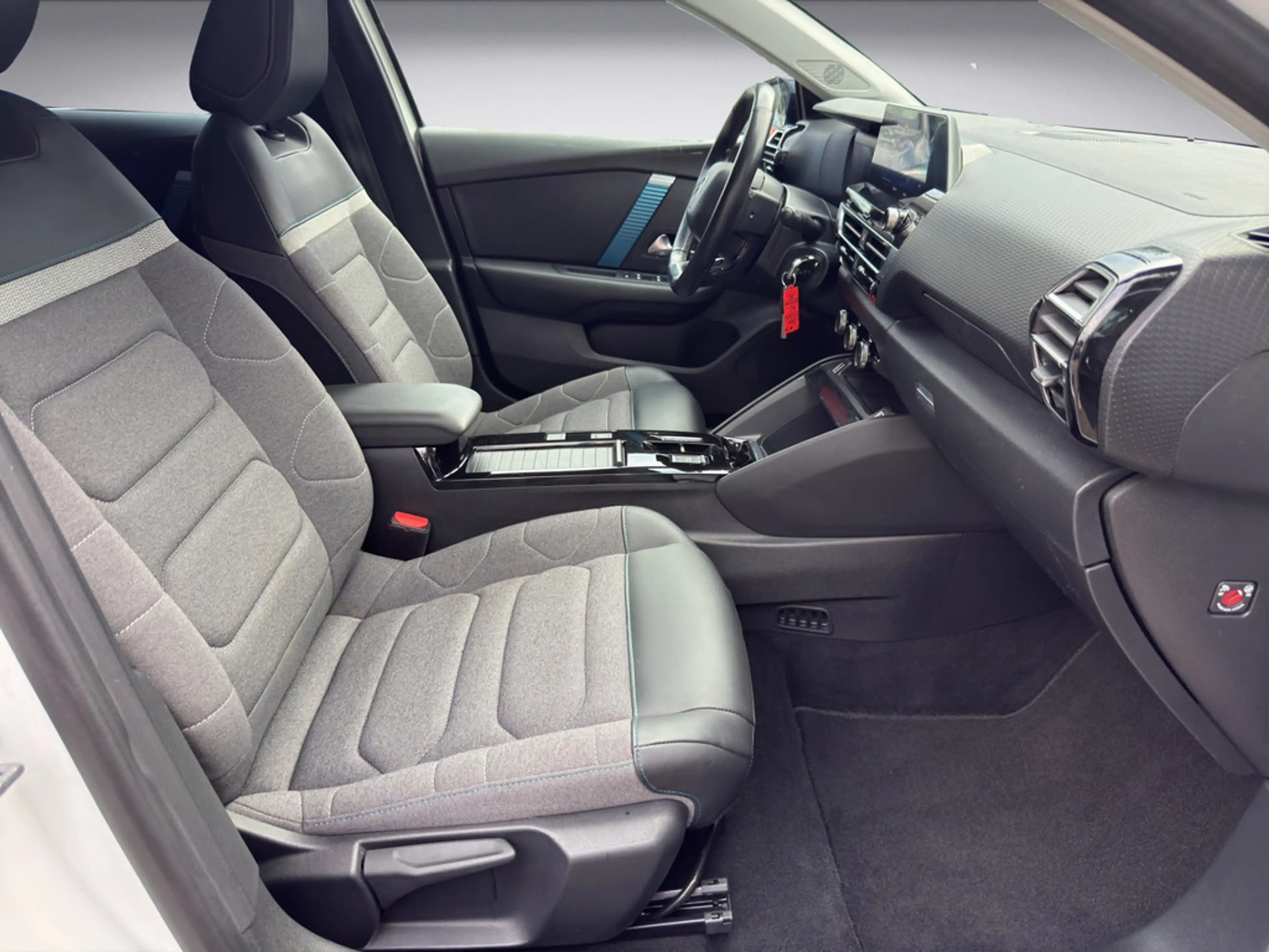 Citroen E-C4 Electric — photo 14
