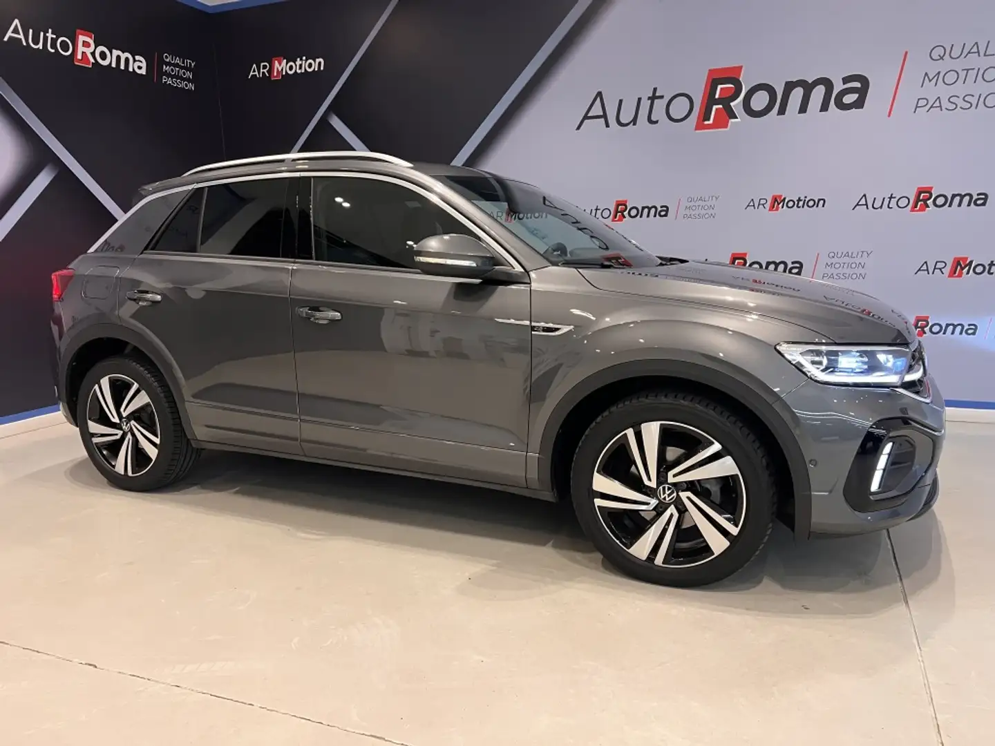 Volkswagen T-Roc 1.5 TSI R-Line 110 kW Gris - 2