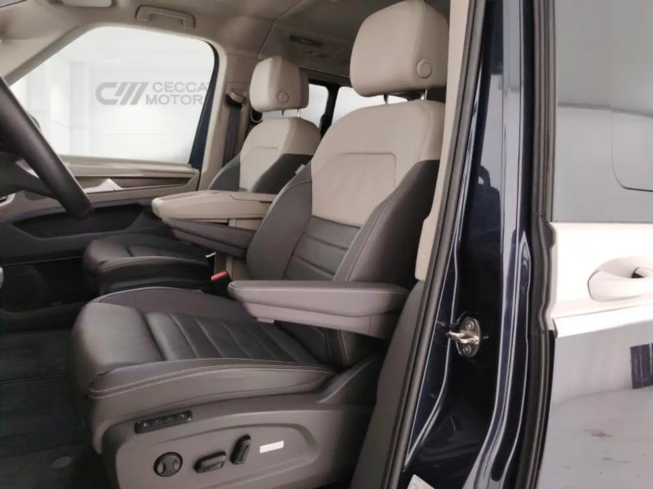 Volkswagen T7 Multivan 2.0 tdi Style 150cv dsg 7p.ti, миниатюра 7