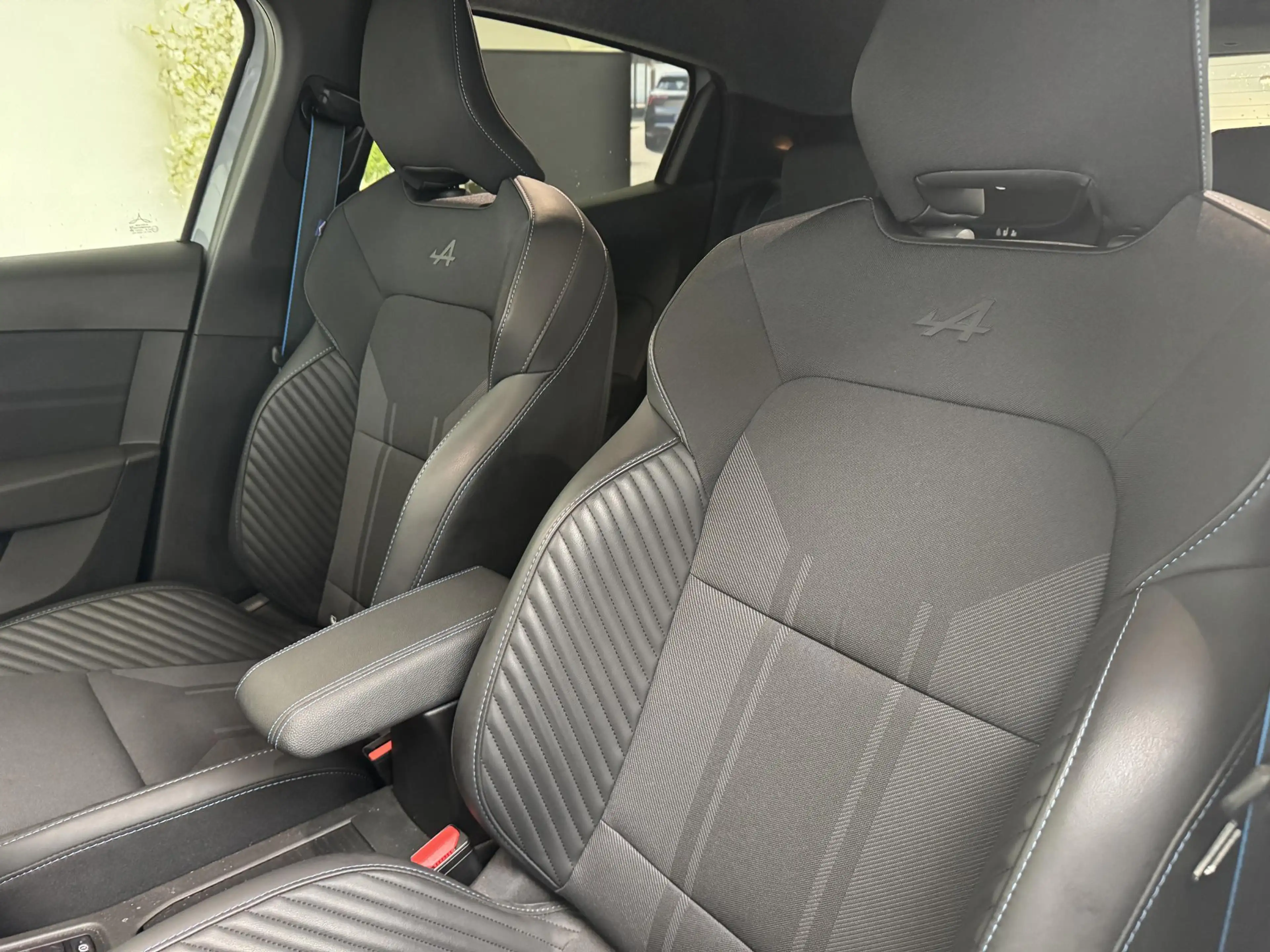 Renault Clio 1.6 E-Tech Full Hybrid 145 Esprit Alpine | Navigat — photo 28
