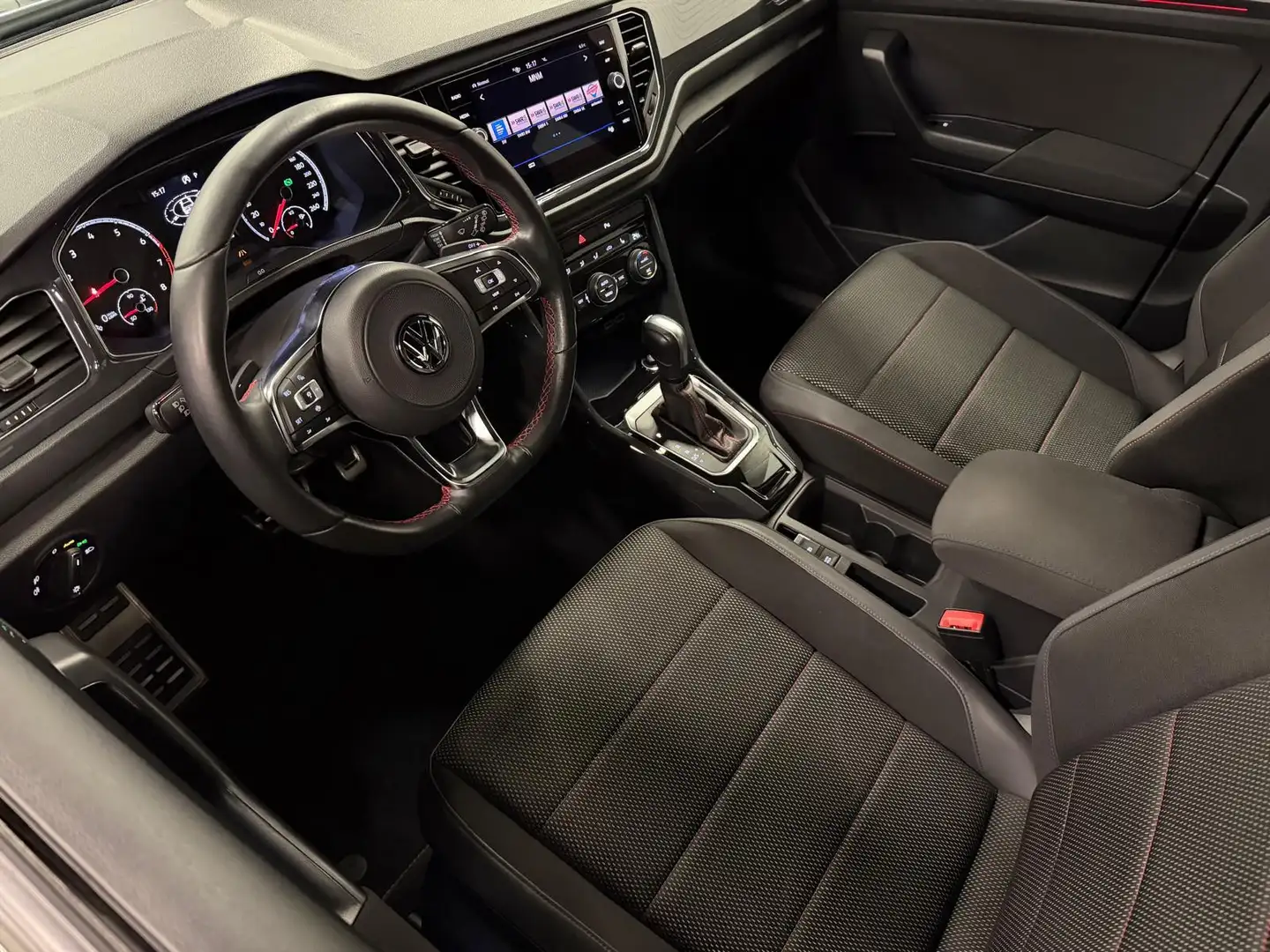 Volkswagen T-Roc 1.5 TSI Sport DSG / CarPlay / Navi / Camera / Crui Schwarz - 2