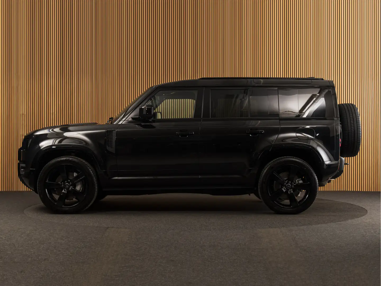 Land Rover Defender 110 2.0 P300e 110 X-Dynamic HSE HUD-PANO-MERIDIAN- Zwart - 2