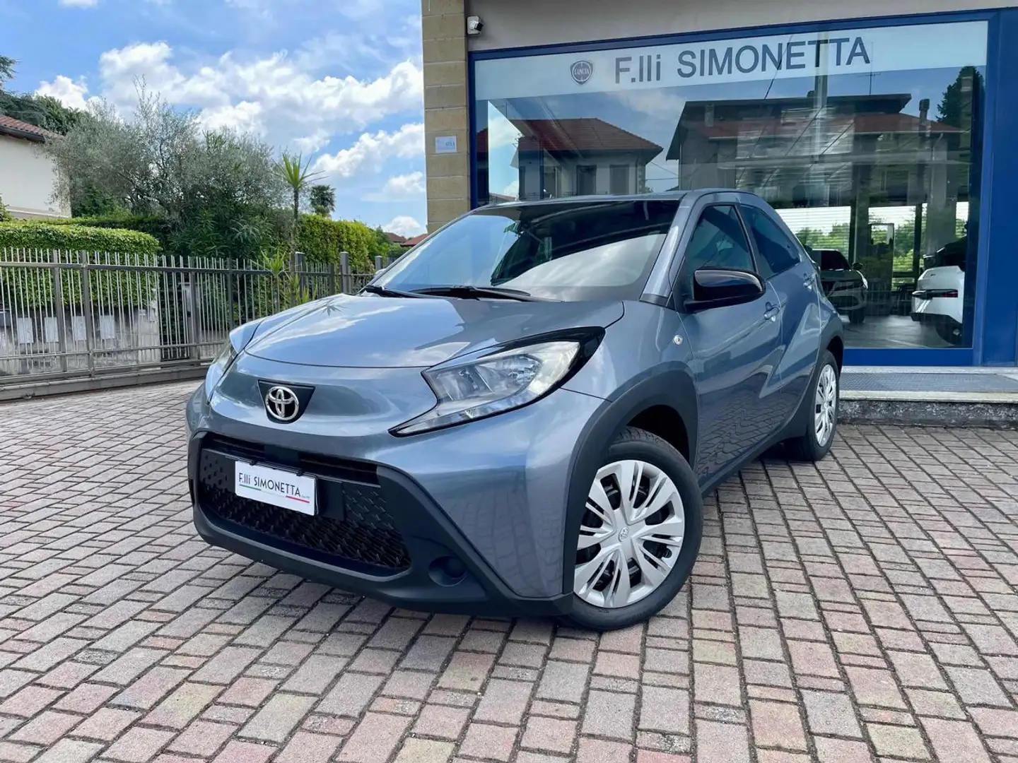 Toyota Aygo X 1.0 VVT-i 72 CV 5 porte Active - KM0 Bleu - 1
