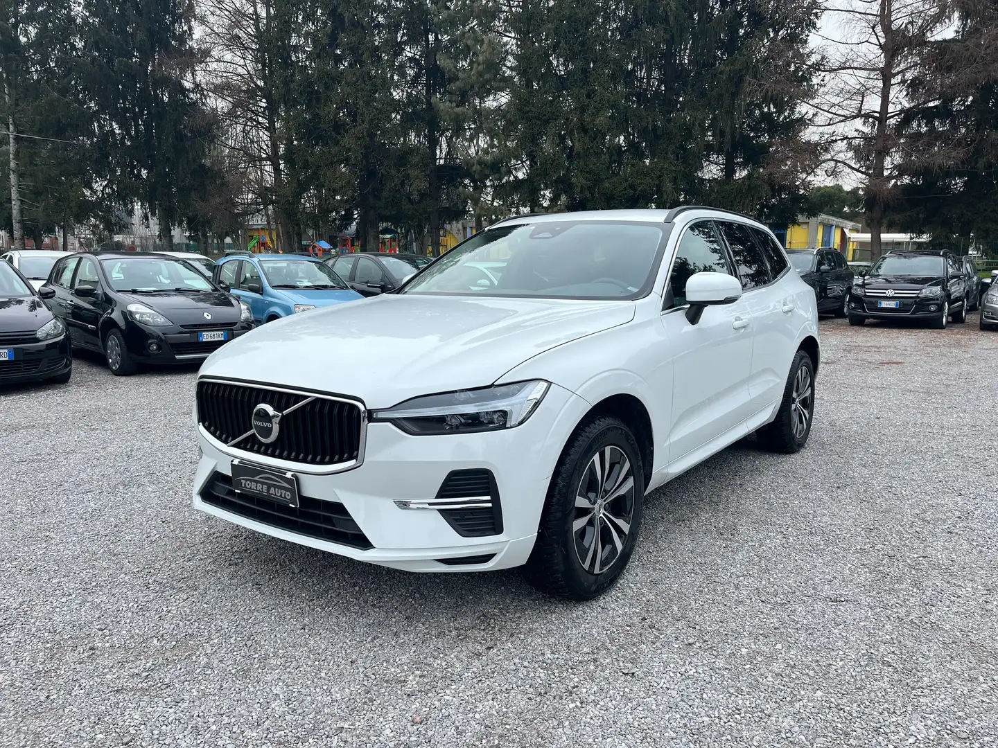 Volvo XC60 XC60 2.0 b4 Momentum Pro auto Bianco - 1
