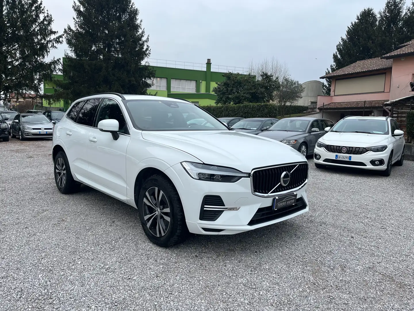 Volvo XC60 XC60 2.0 b4 Momentum Pro auto Wit - 1