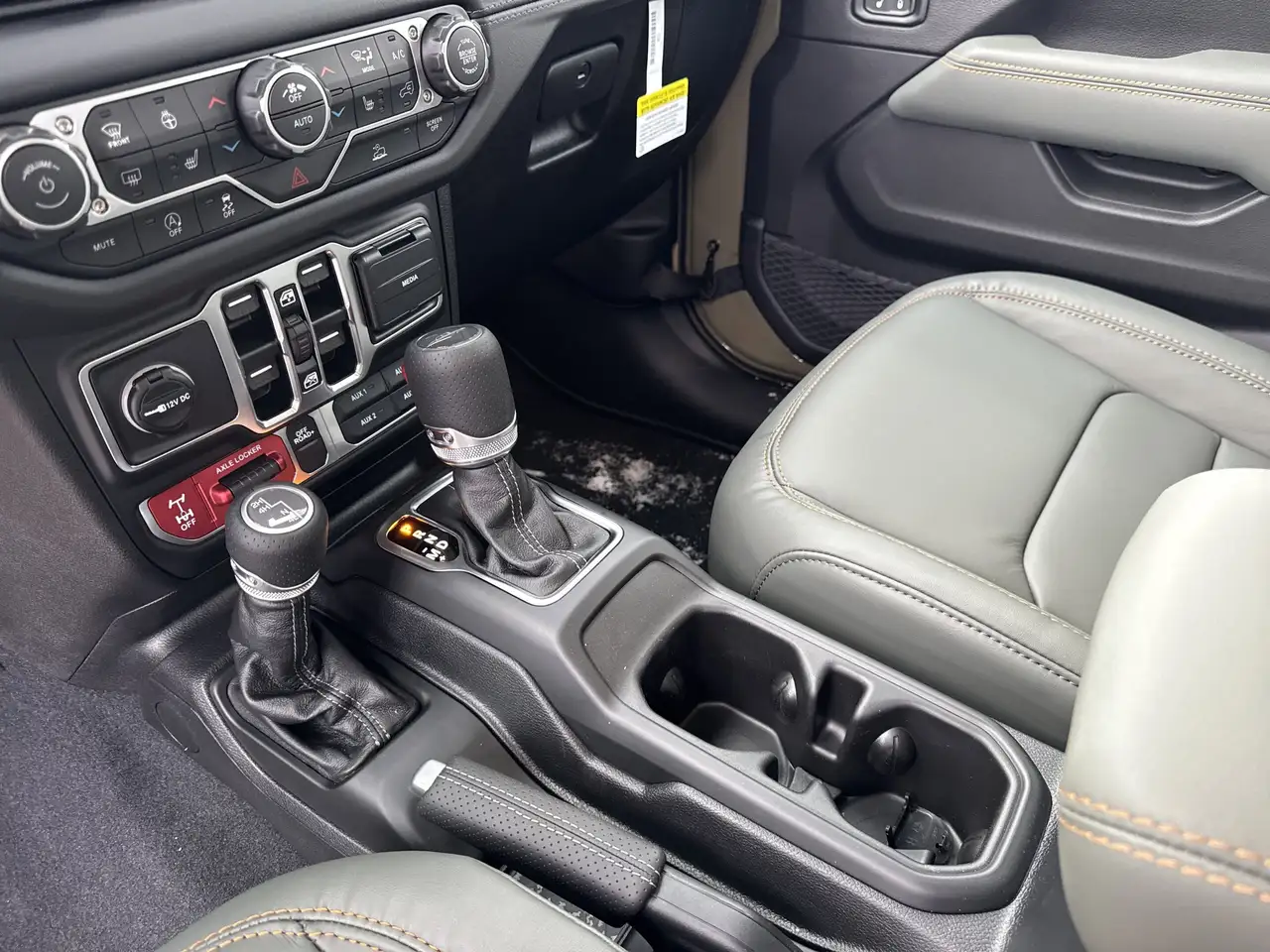 Jeep Gladiator снимка Jeep Gladiator