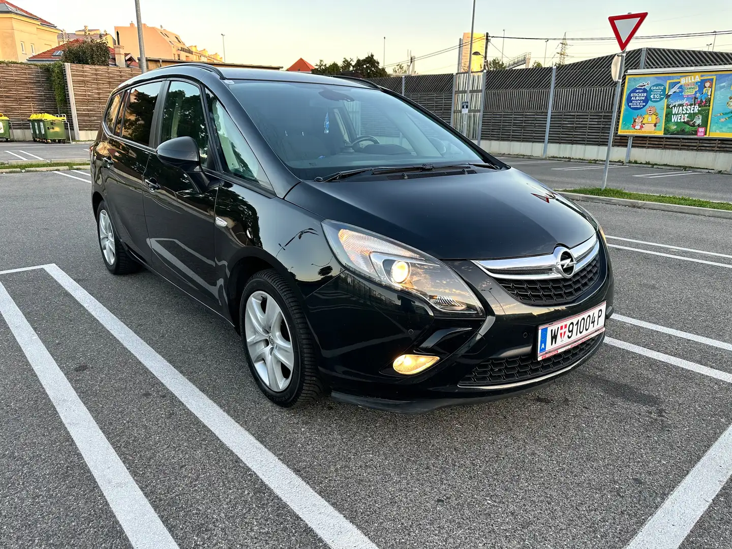 Opel Zafira Tourer 2,0 CDTI Schwarz - 1