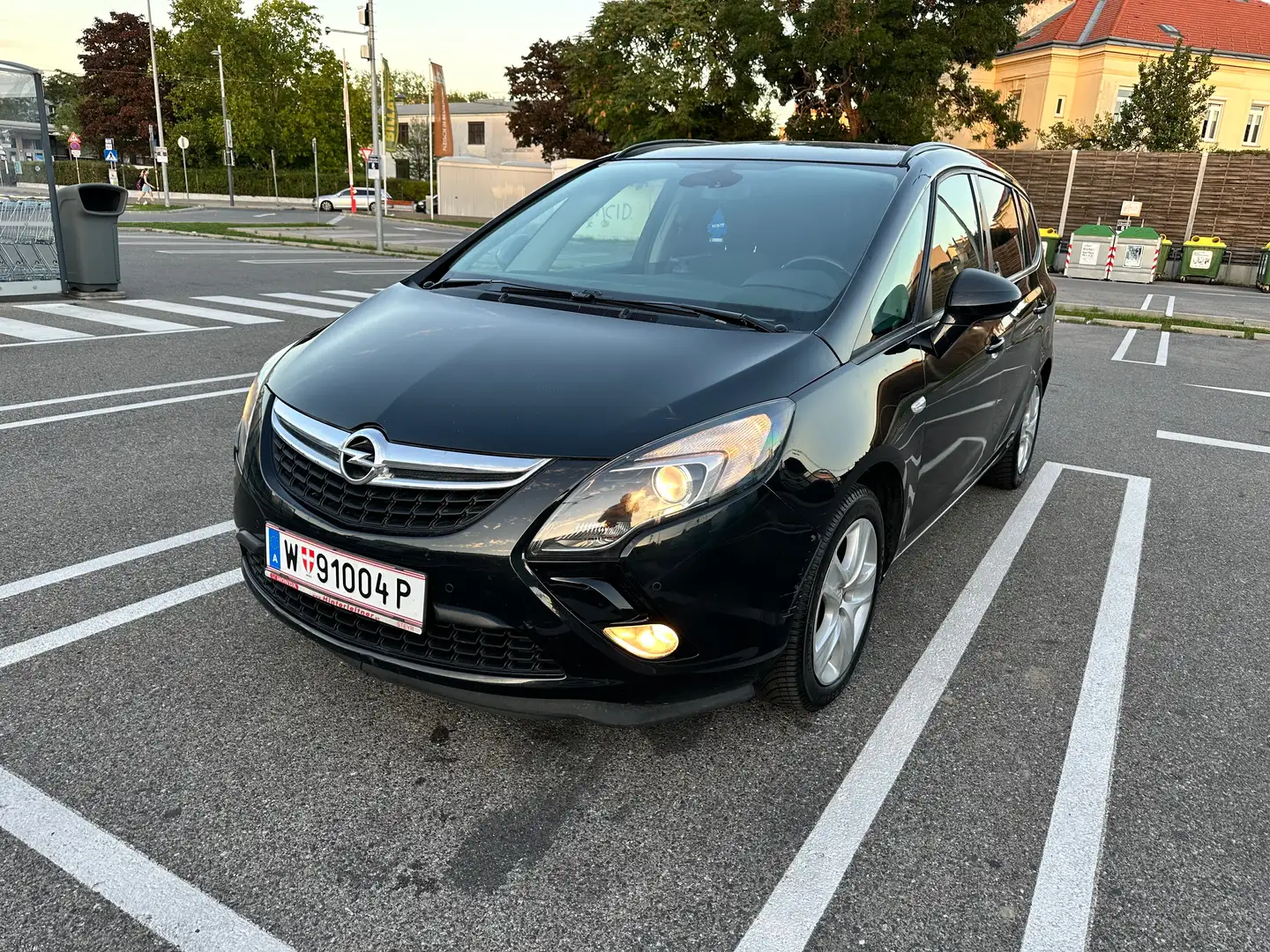 Opel Zafira Tourer 2,0 CDTI Schwarz - 2
