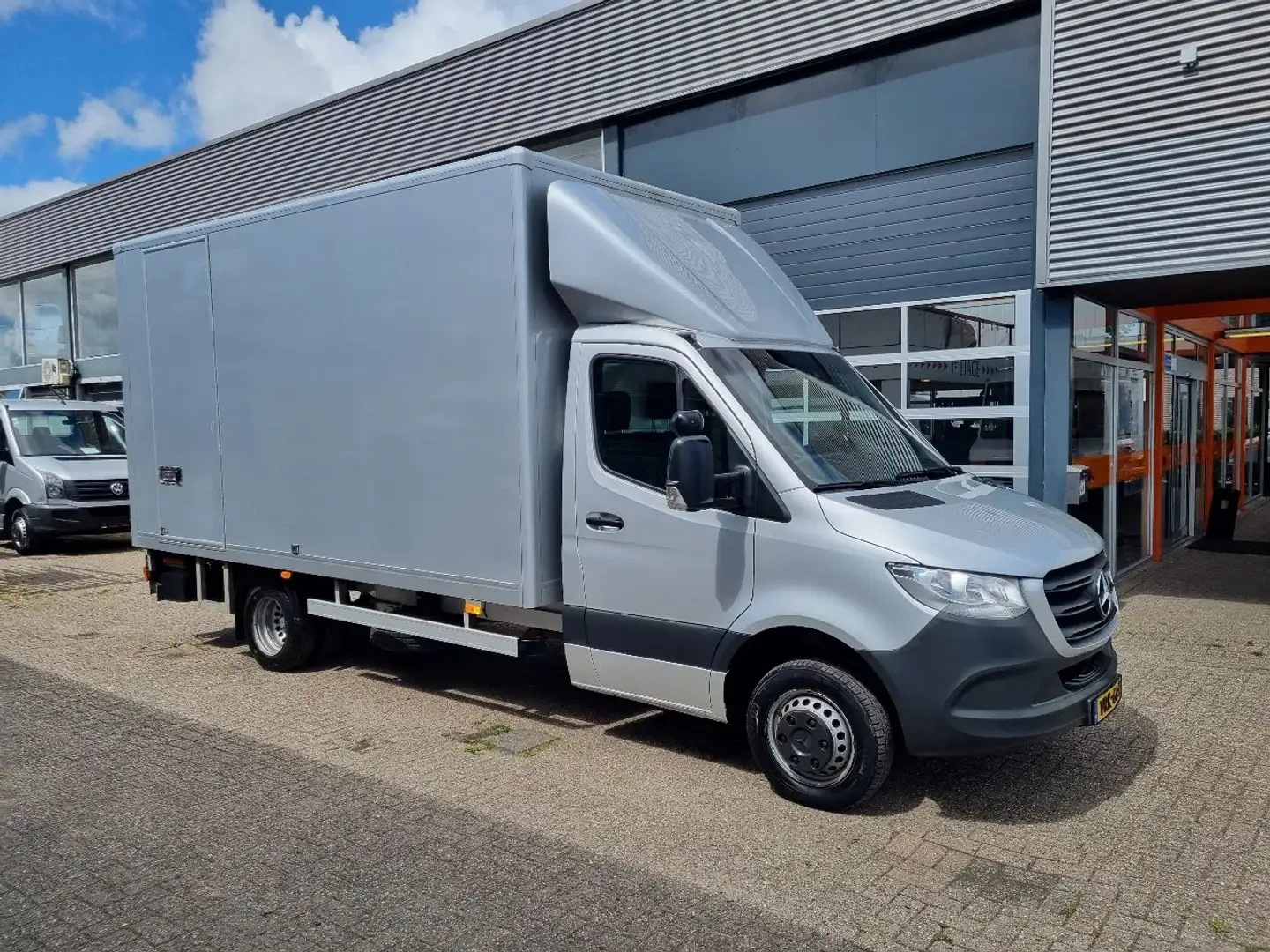 Mercedes-Benz Sprinter 516 CDI Koffer LBW 21m3 Euro 6 Grijs - 1