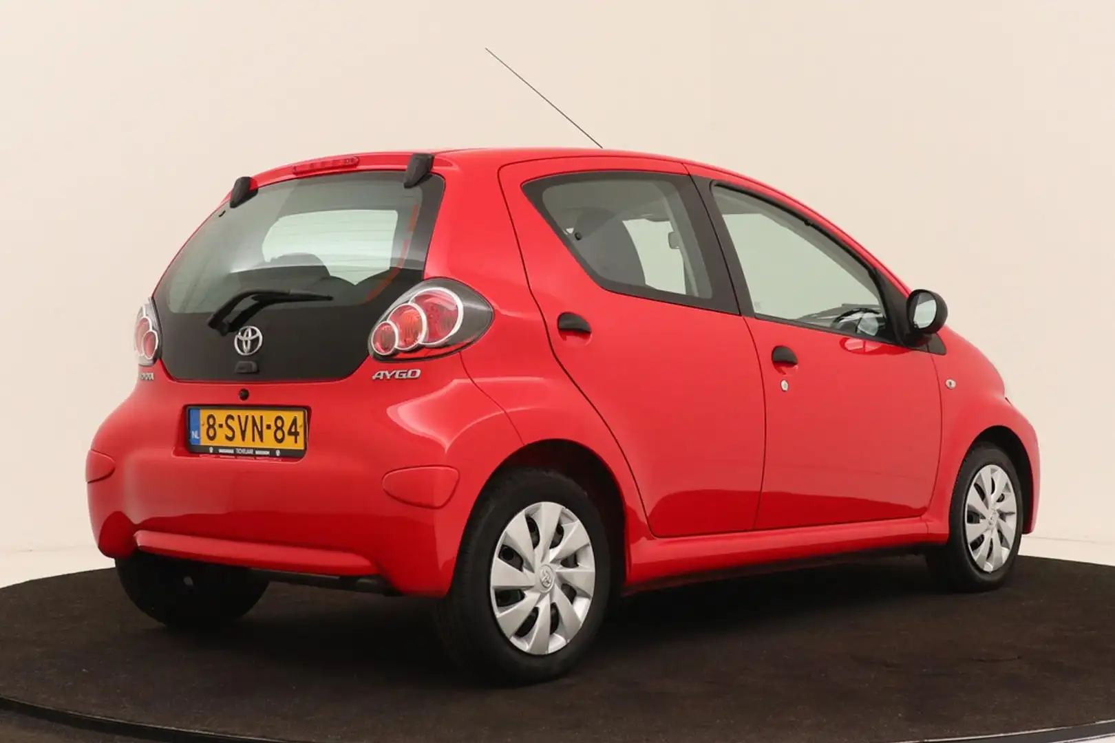 Toyota Aygo 1.0 VVT-i Now | Org NL | NAP | Elek. Ramen | Airco Rood - 2