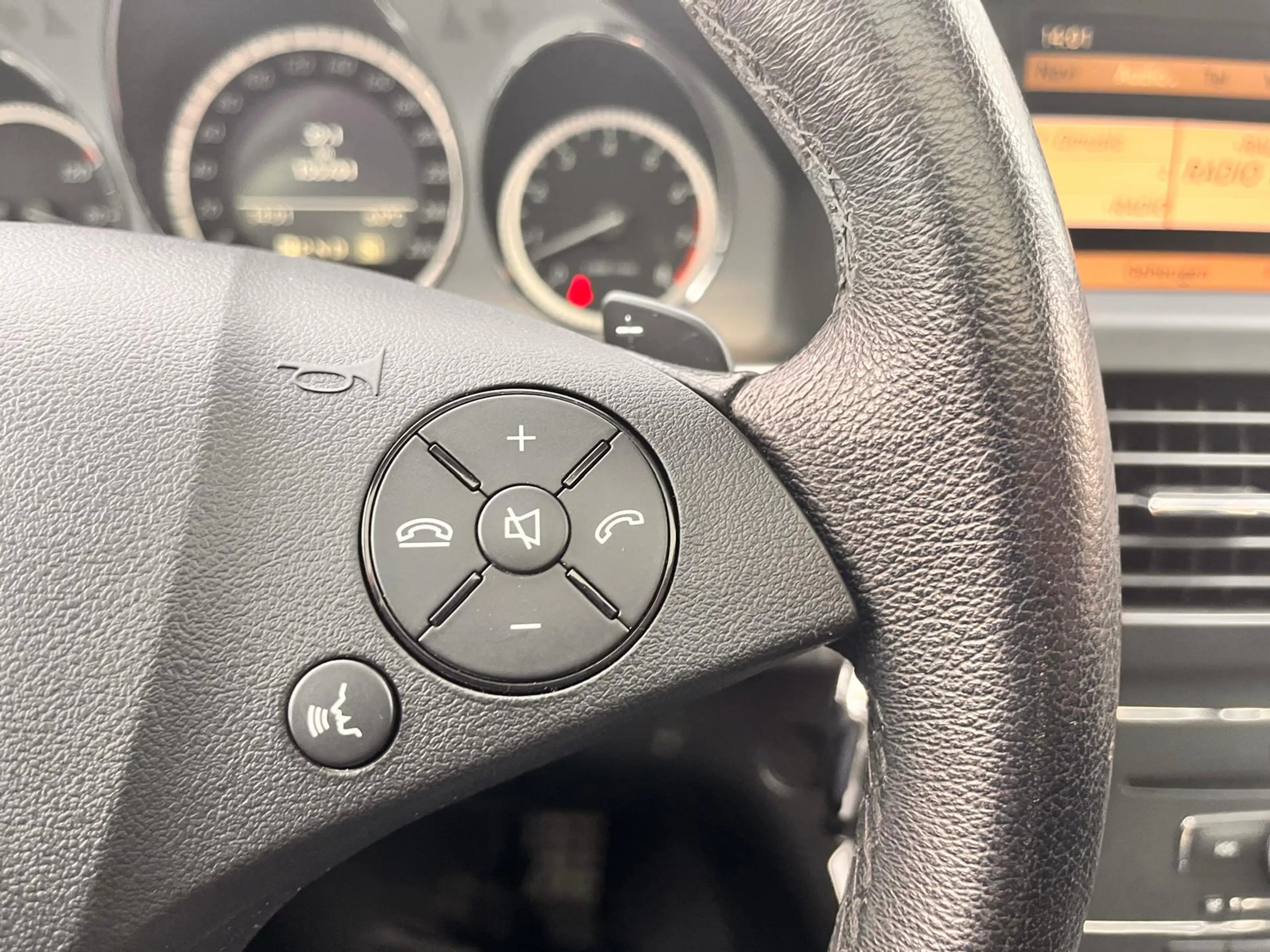 Mercedes-Benz GLK 350 First Edition 4-Matic — photo 25