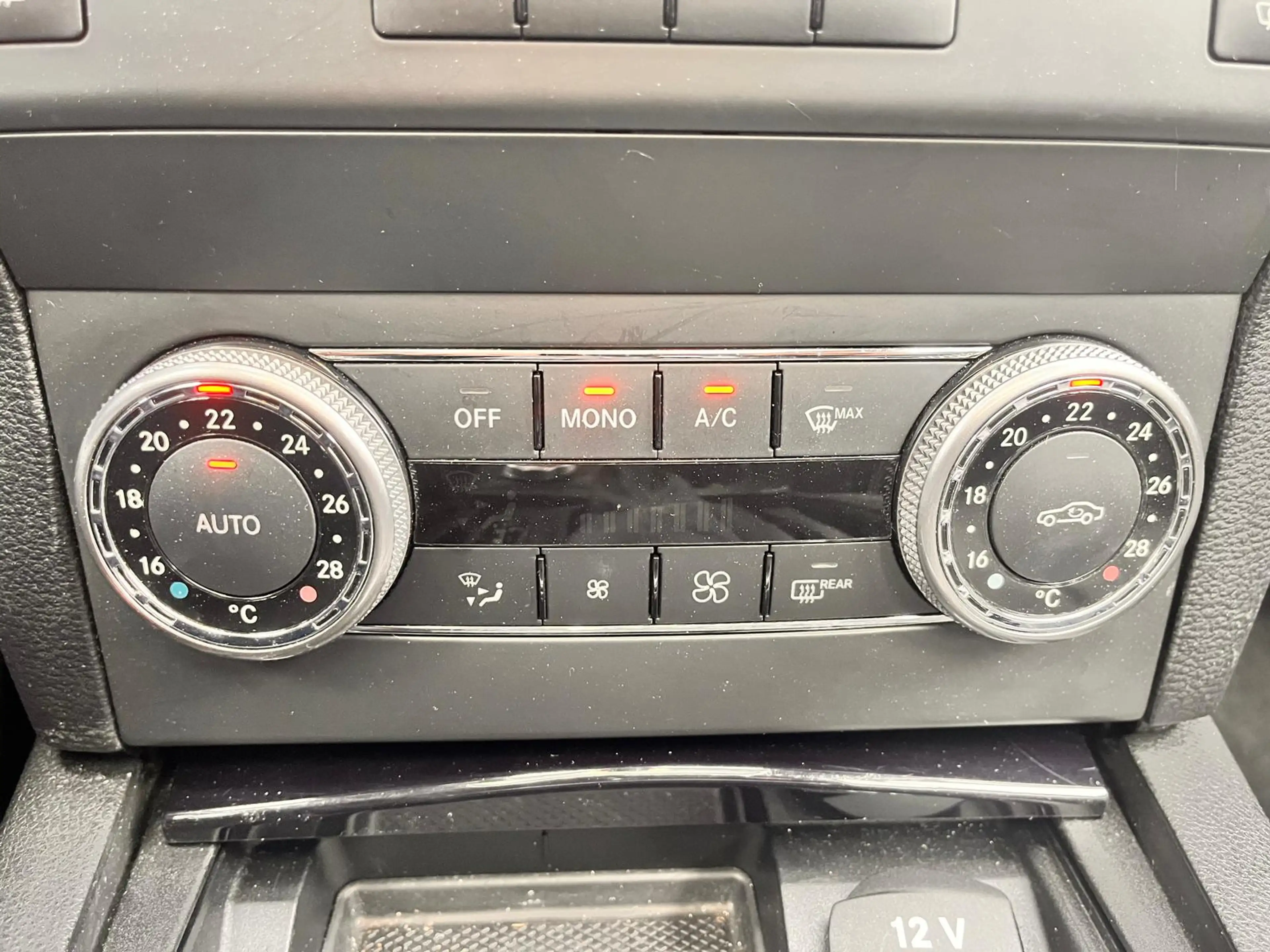Mercedes-Benz GLK 350 First Edition 4-Matic — photo 36