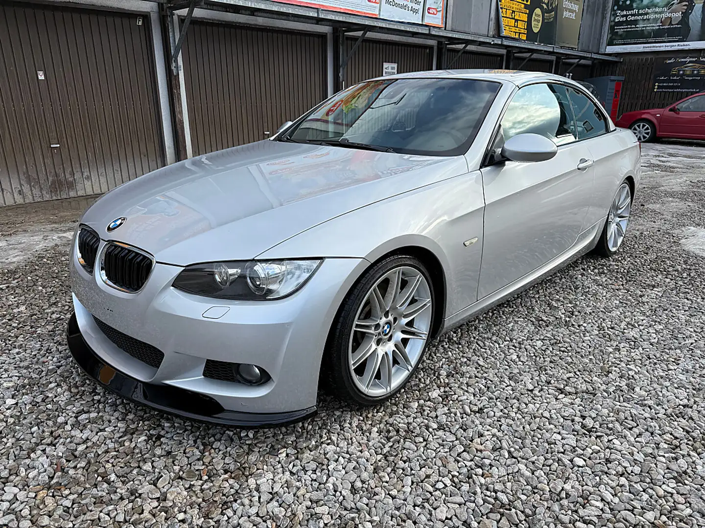 BMW 330 i Cabrio Silber - 1