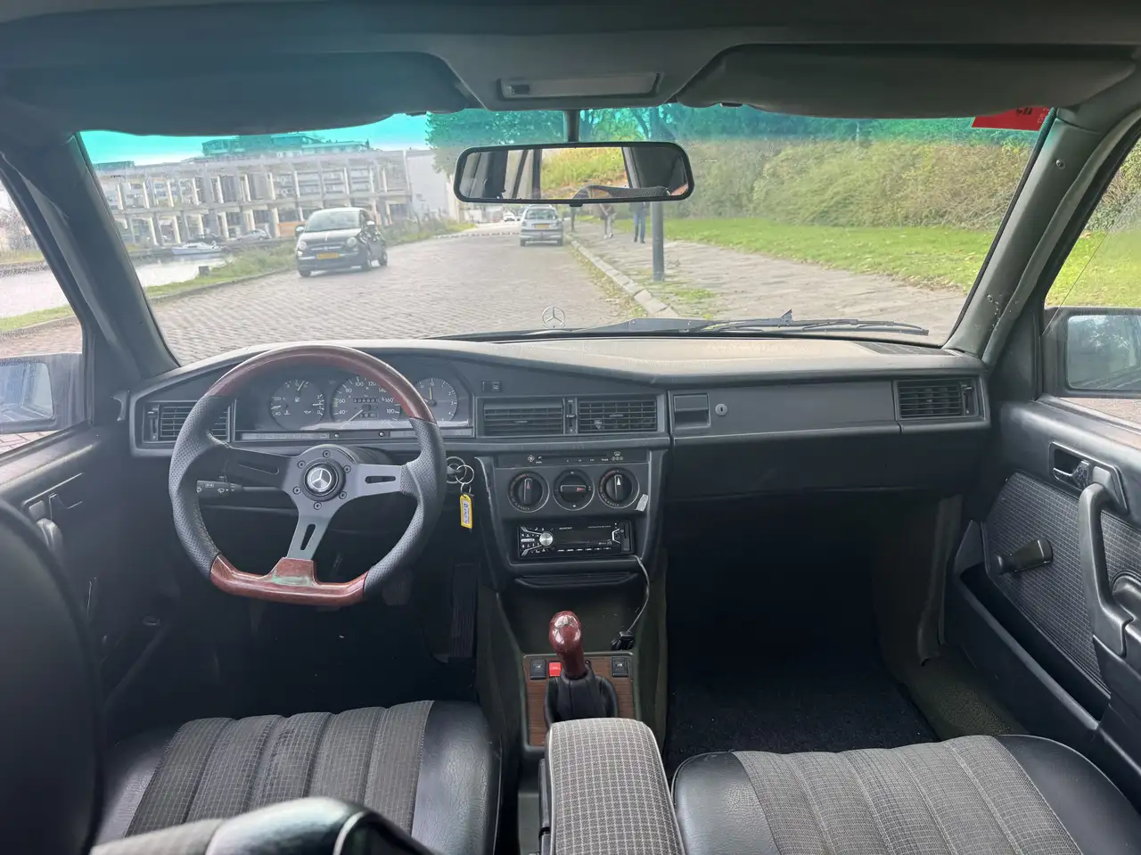 Mercedes-Benz 190 2.5 Wegenbelastingvrij, foto 12