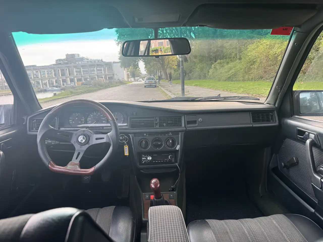 Mercedes-Benz 190 2.5 Wegenbelastingvrij, foto 3