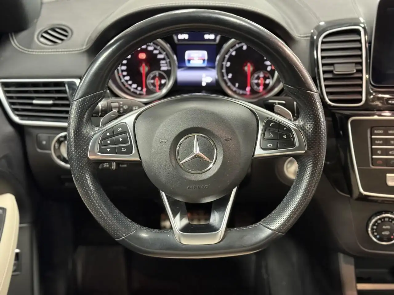 Mercedes-Benz GLE снимка Mercedes-Benz GLE
