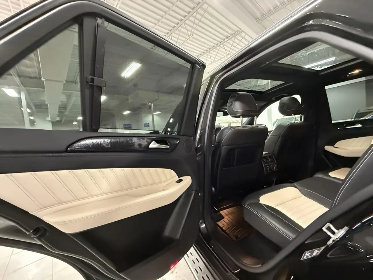 Mercedes-Benz GLE снимка Mercedes-Benz GLE