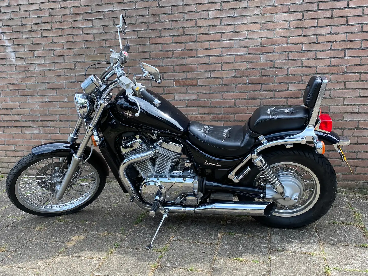 Suzuki Intruder C Fekete - 1
