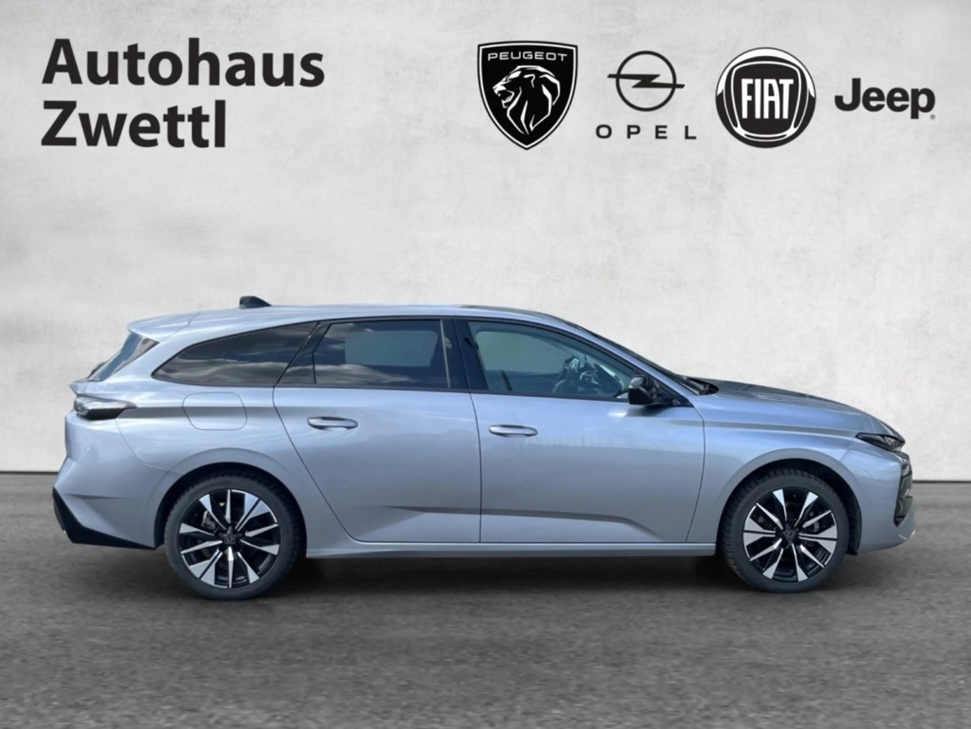 Peugeot 308 SW Allure MHEV 145 e-DCS6 — photo 7