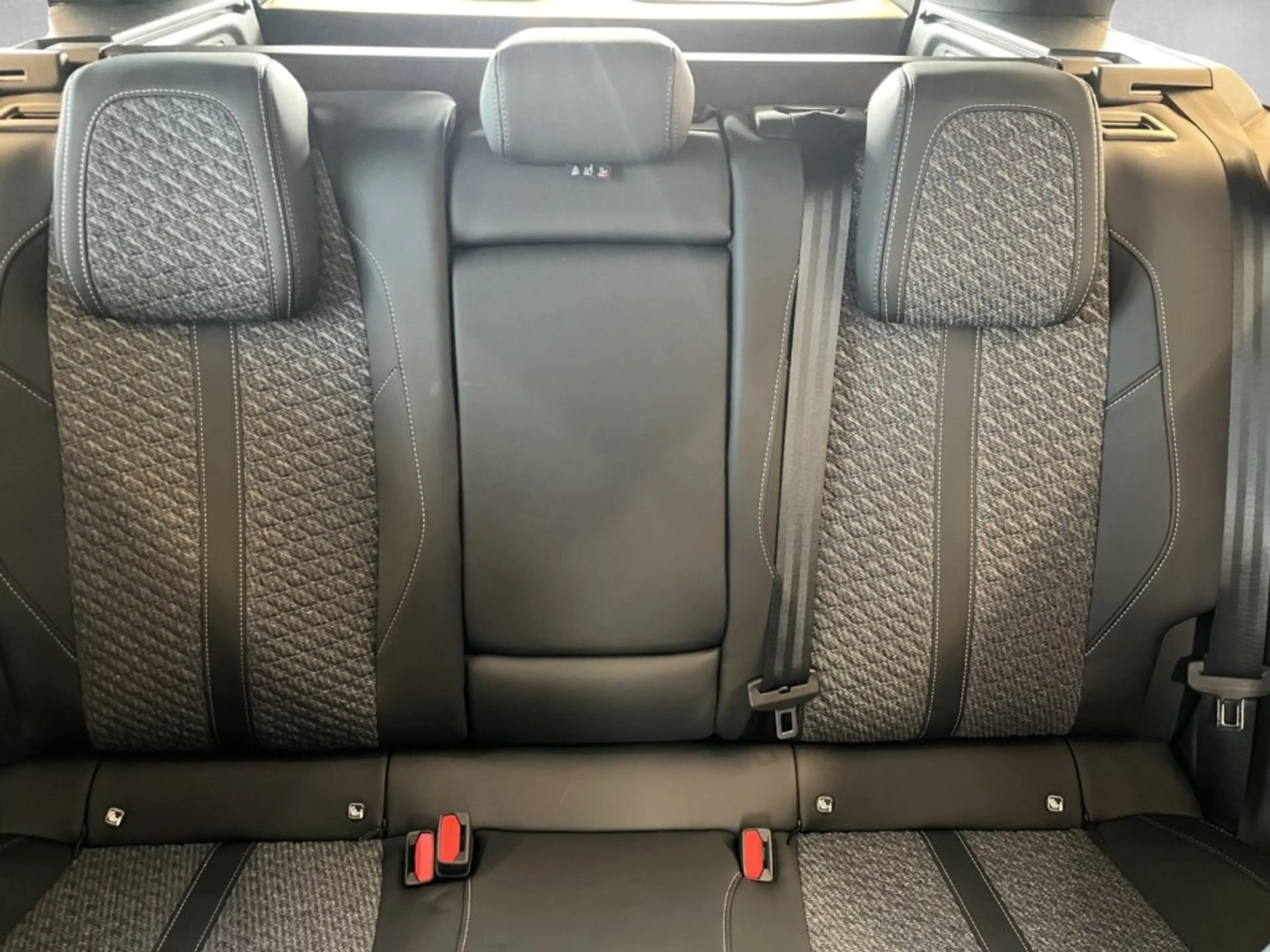 Peugeot 308 SW Allure MHEV 145 e-DCS6 — photo 13