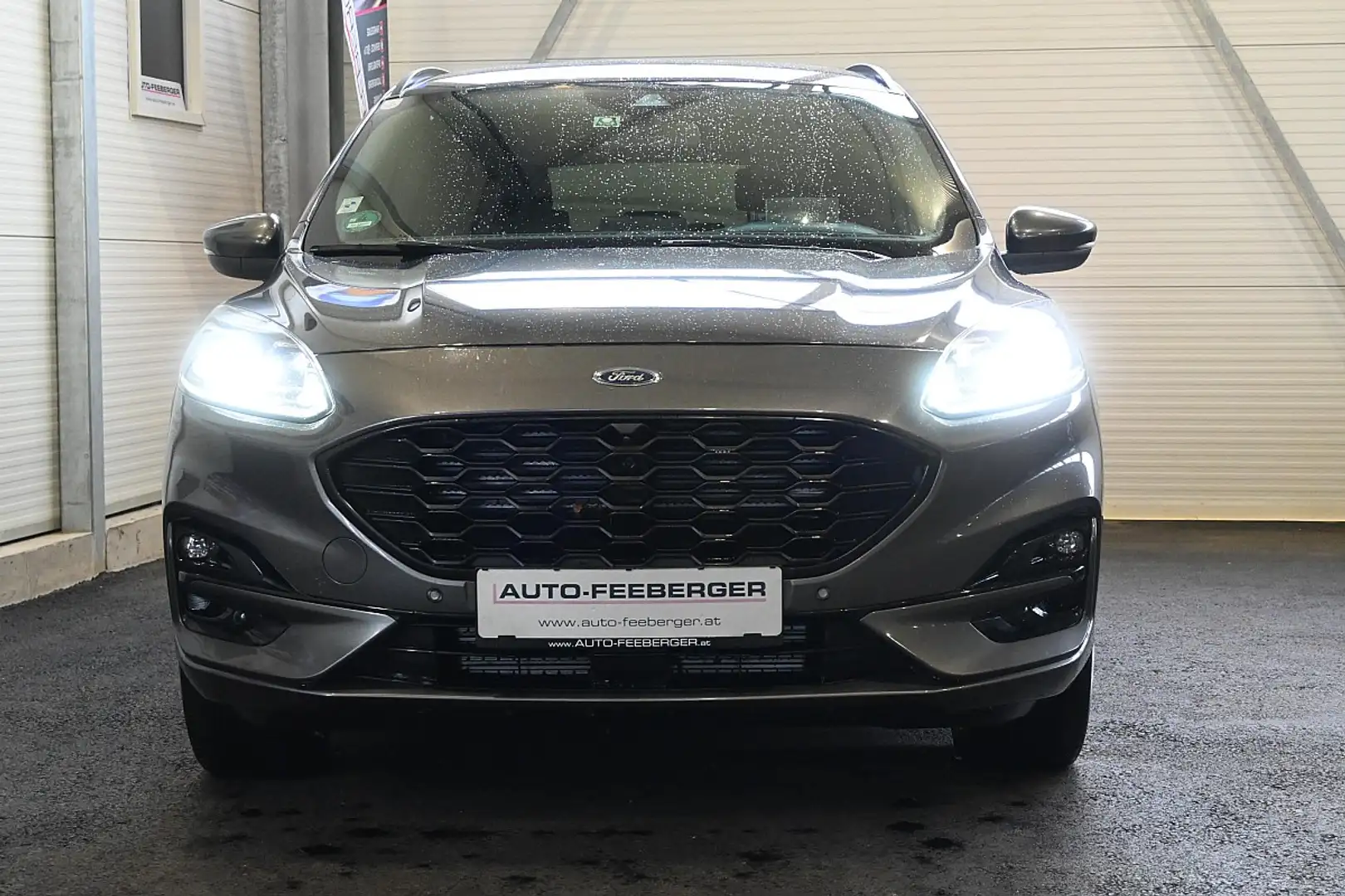 Ford Kuga 2,0 EcoBlue AWD ST-Line X Aut. LED,Head Up, AH... Grau - 2