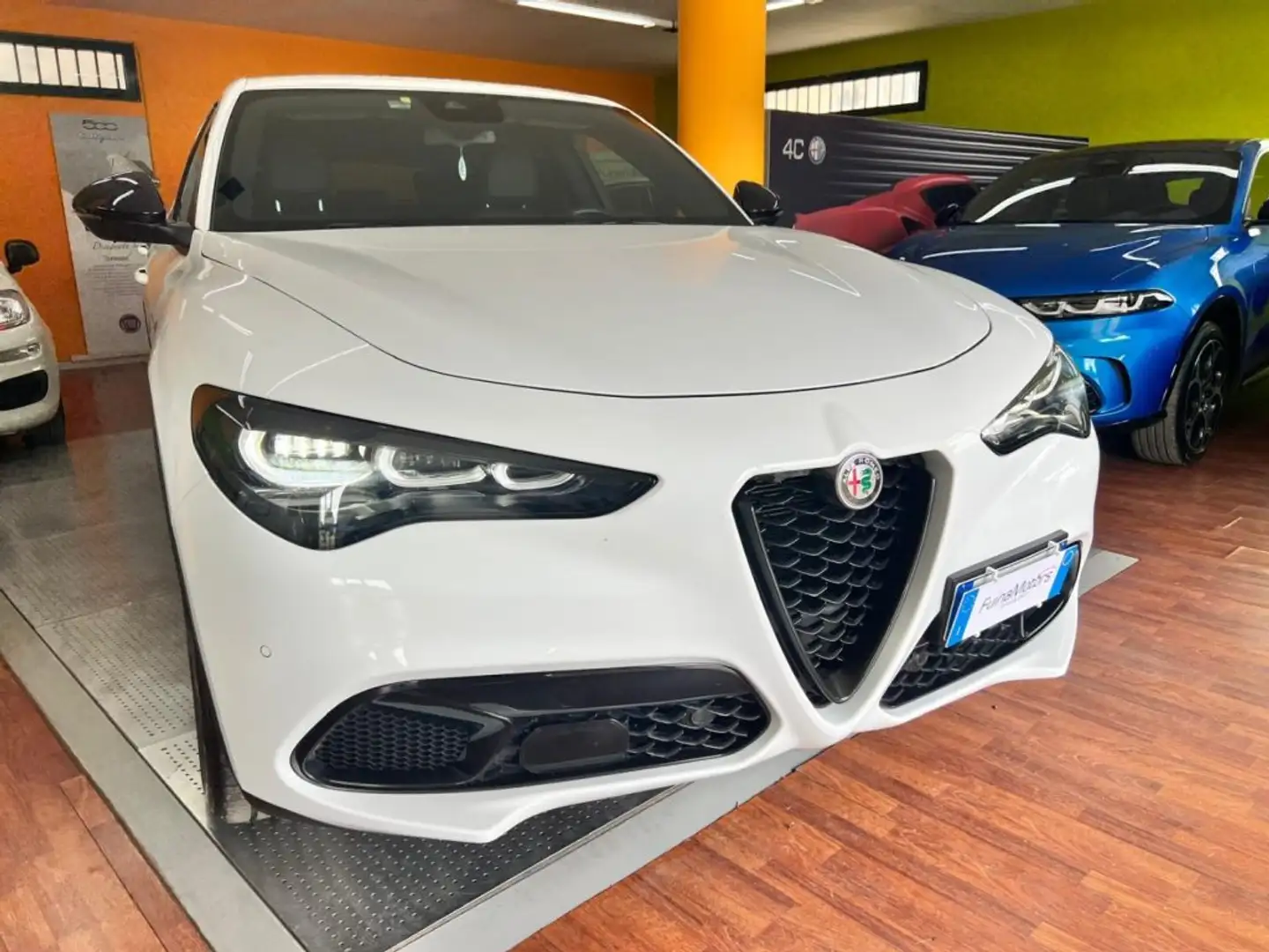 Alfa Romeo Stelvio 2.2 diesel 160 CV AT8 RWD Sprint AUTOCARRO Weiß - 2