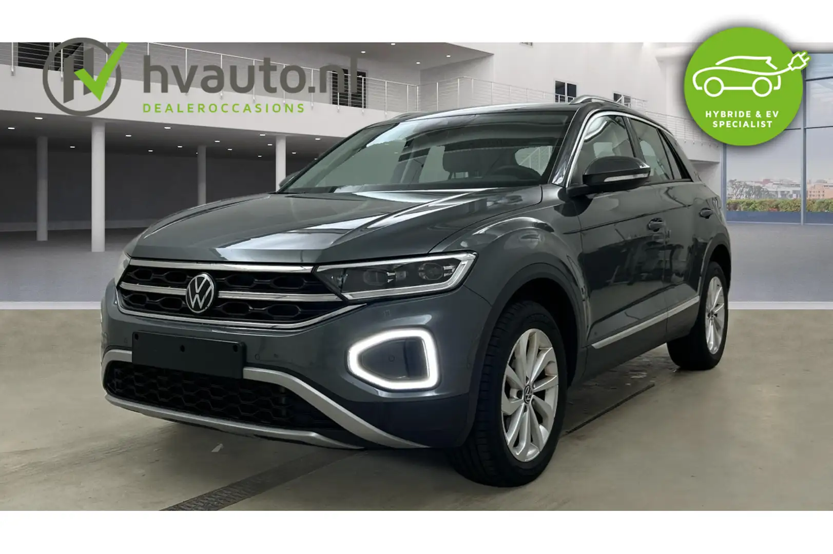 Volkswagen T-Roc 1.5 TSI 150PK STYLE PLUS DSG7 | Virtual Cockpit | Zwart - 1