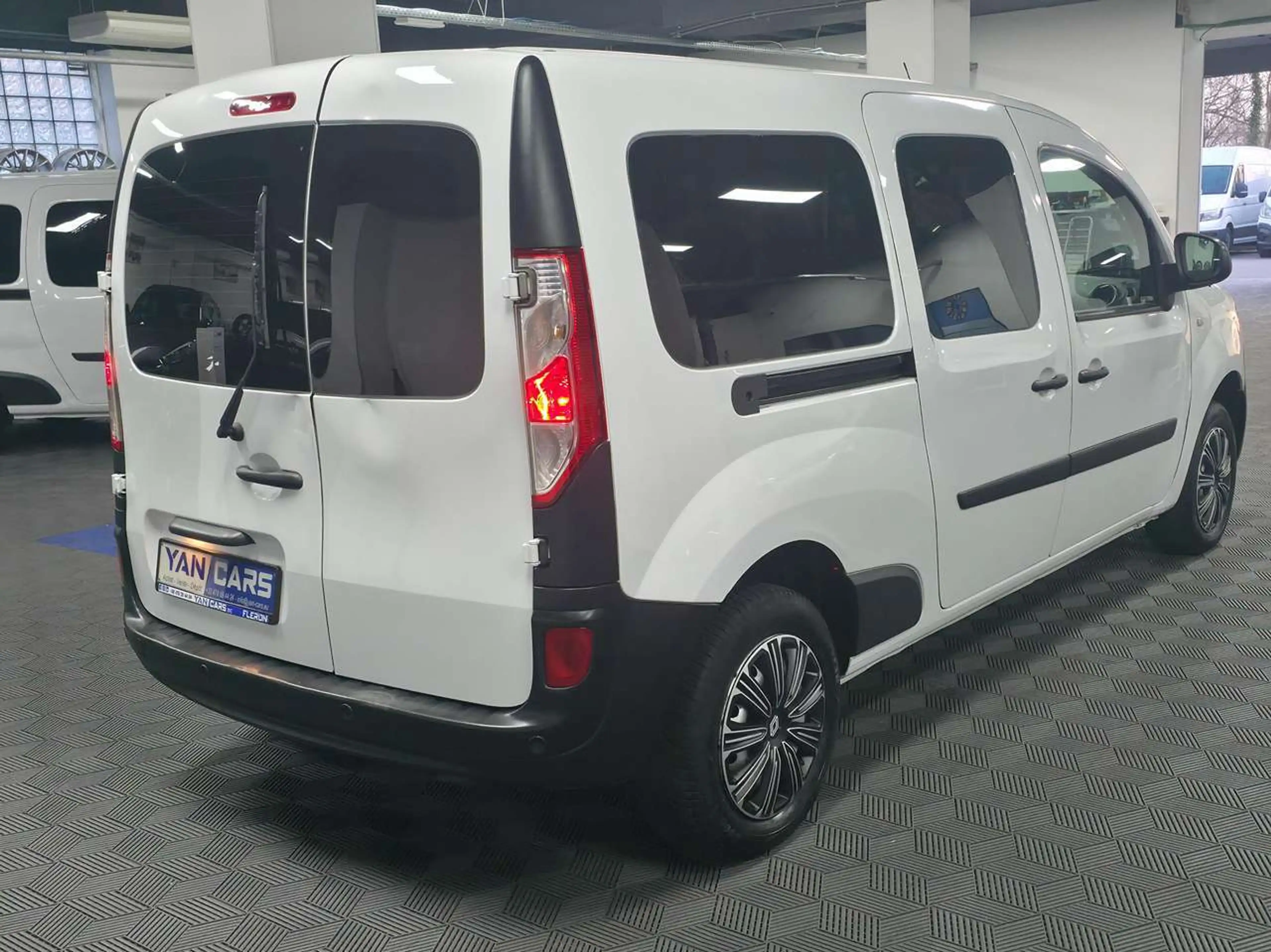 Renault Kangoo Double portes latérales | 59 300km | Pratique — photo 6