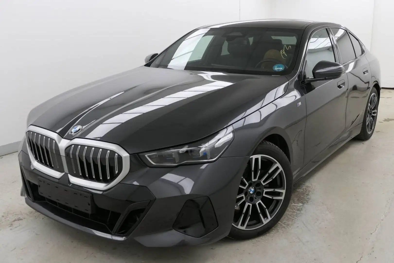 BMW 520 i Limousine M Sport ACC H-K PANO HuD 4-ZK QI Grau - 2