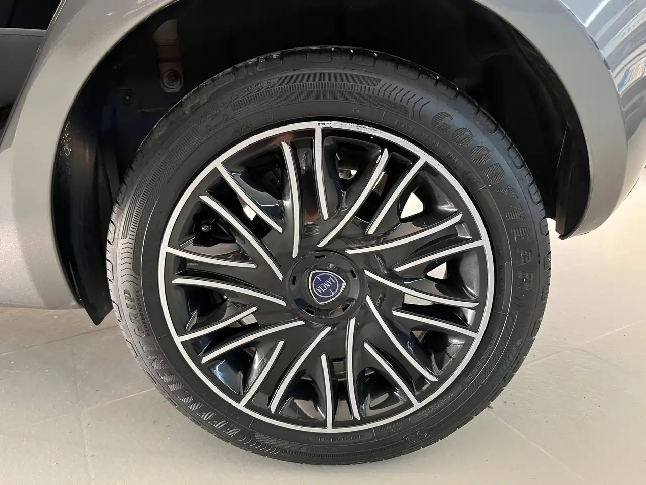 Lancia Ypsilon 2023 — фото 15