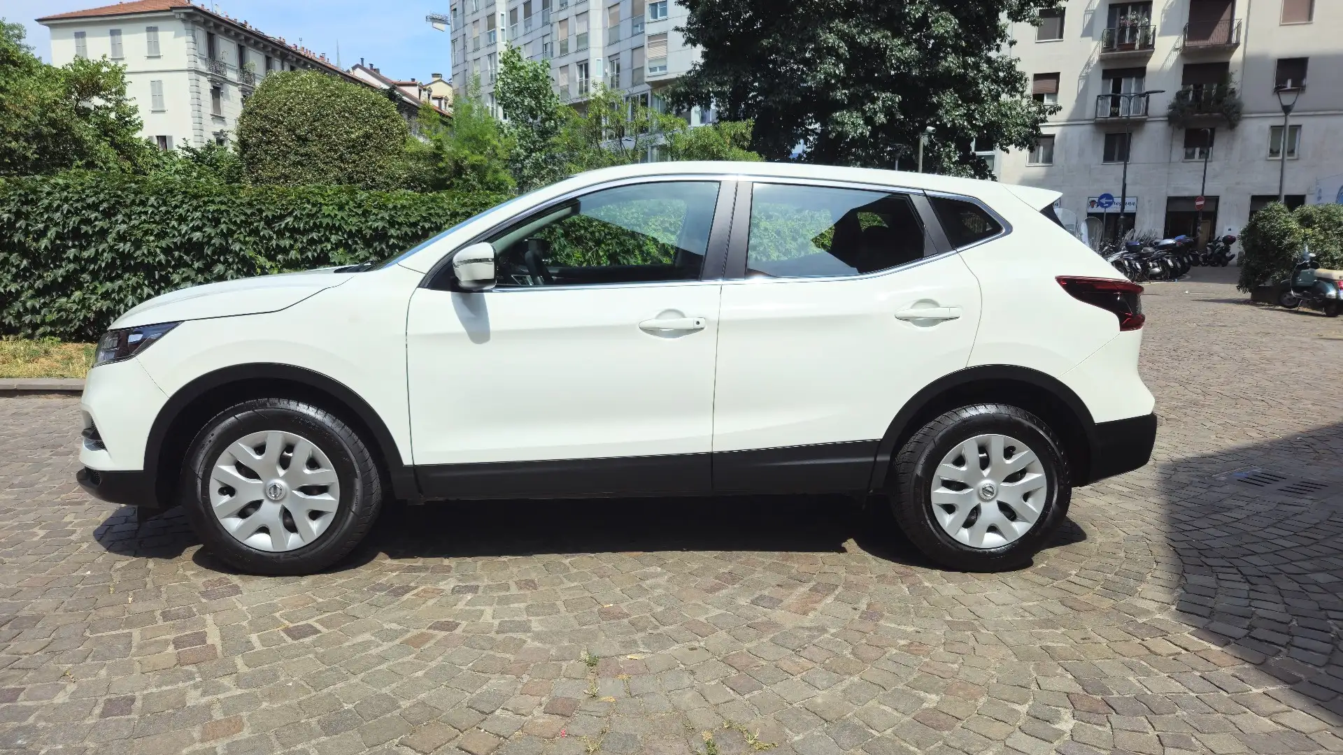 Nissan Qashqai 1.3 dig-t Visia 140cv - 1