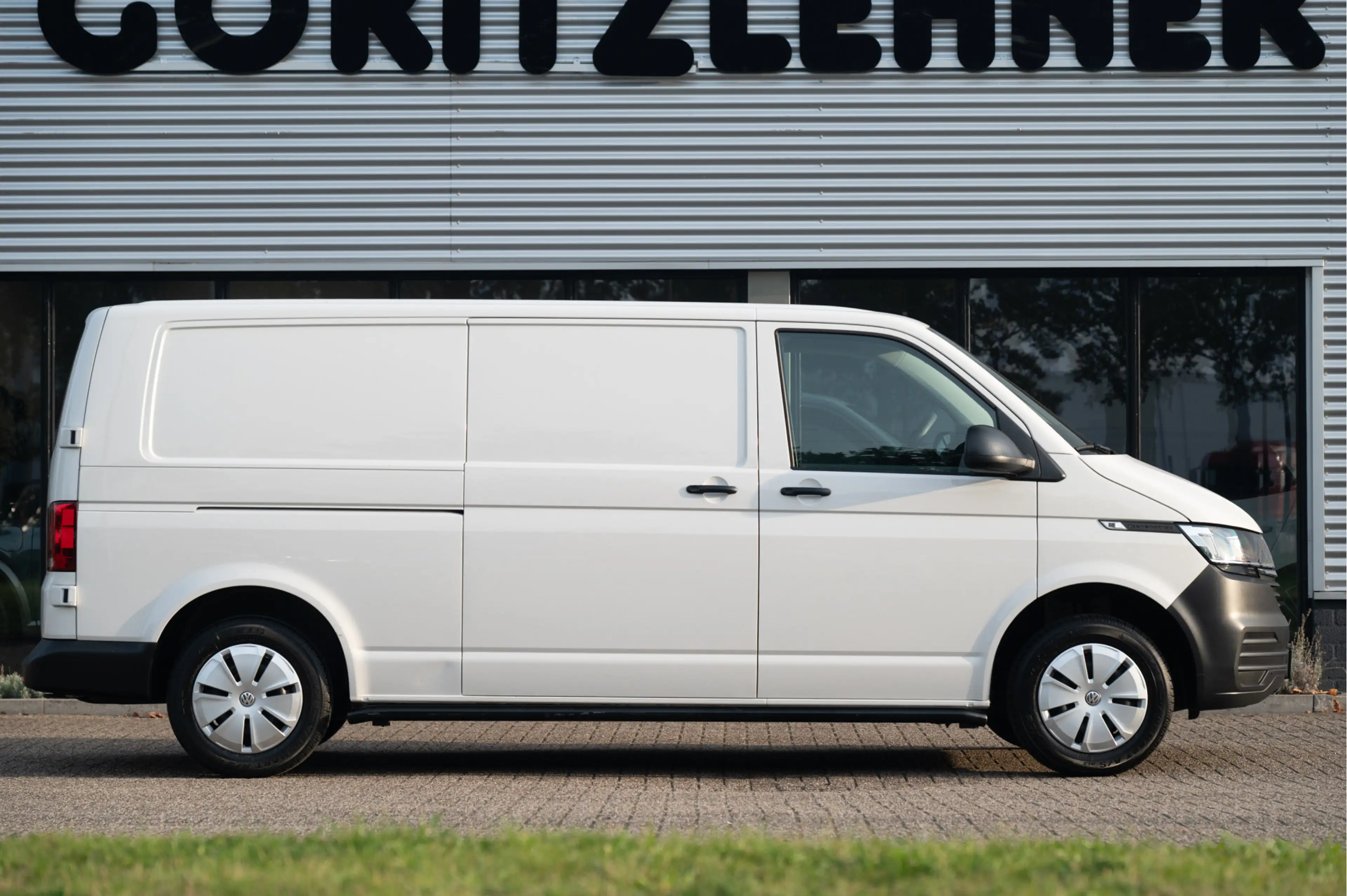 Volkswagen T6.1 Transporter 2.0 TDI L2H1 28 | Cruise | Airco | Bluetooth | Bet — photo 6