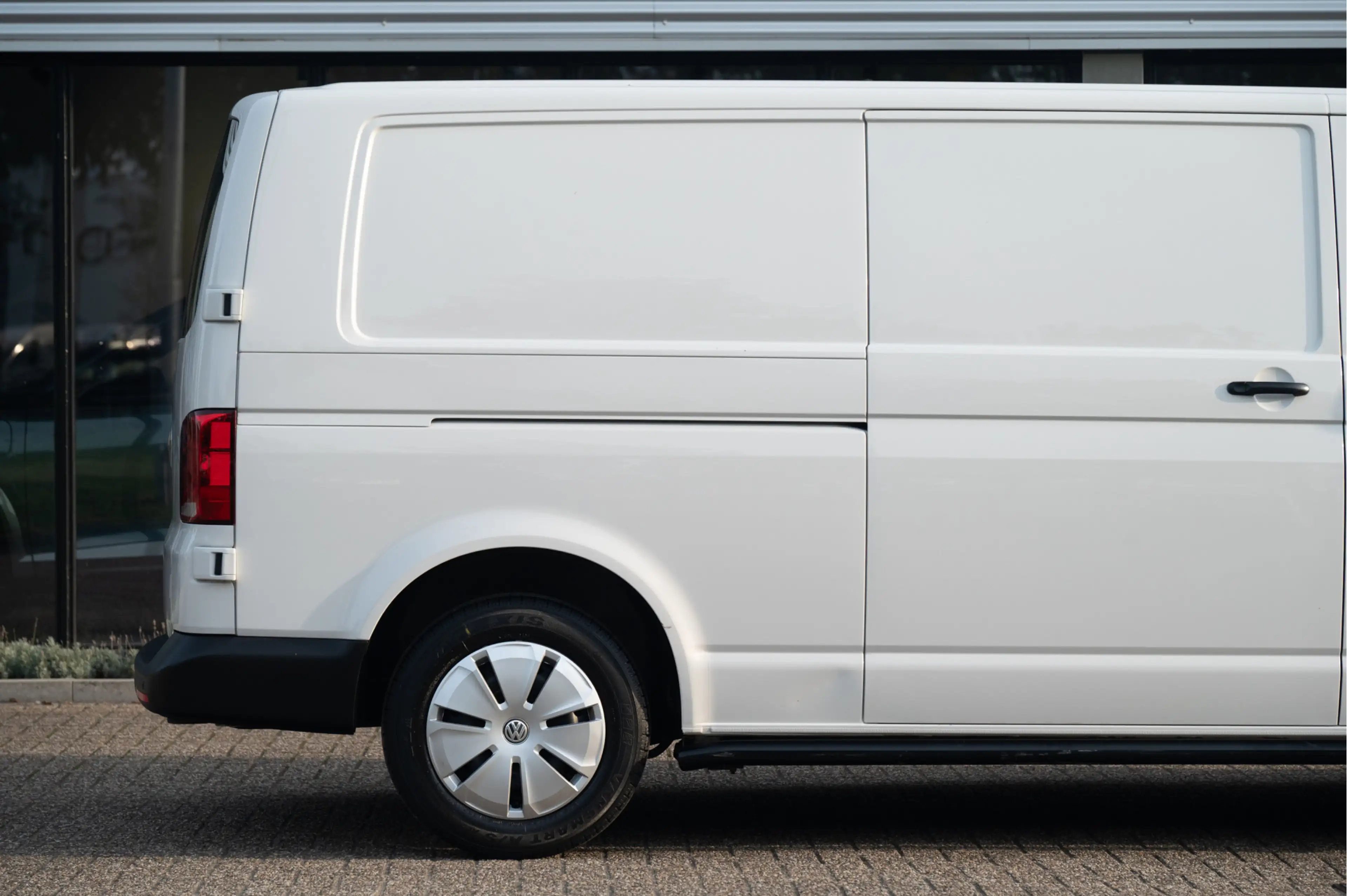 Volkswagen T6.1 Transporter 2.0 TDI L2H1 28 | Cruise | Airco | Bluetooth | Bet — photo 8