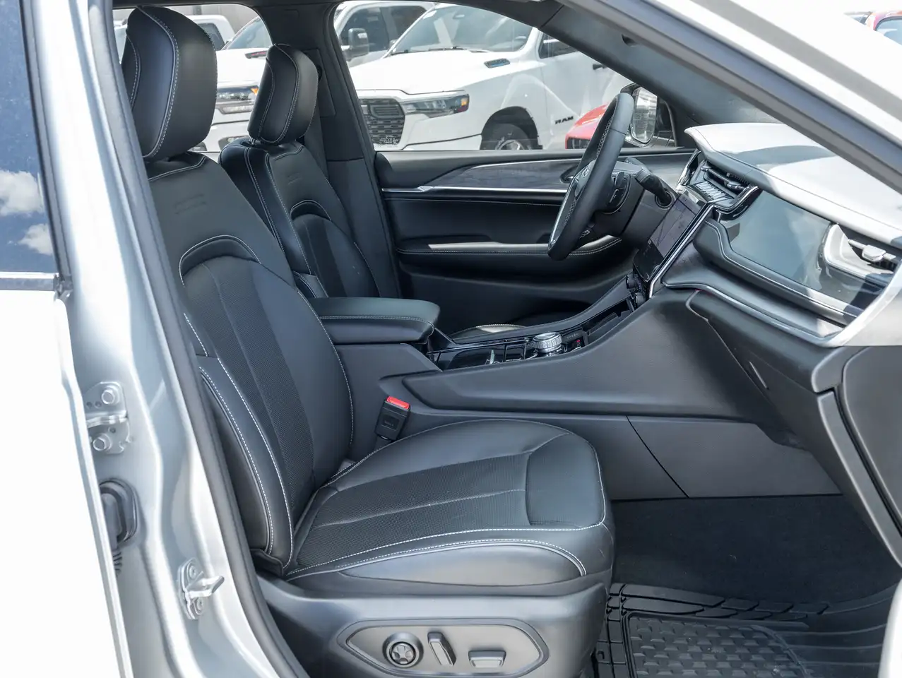 Jeep Grand Cherokee снимка Jeep Grand Cherokee