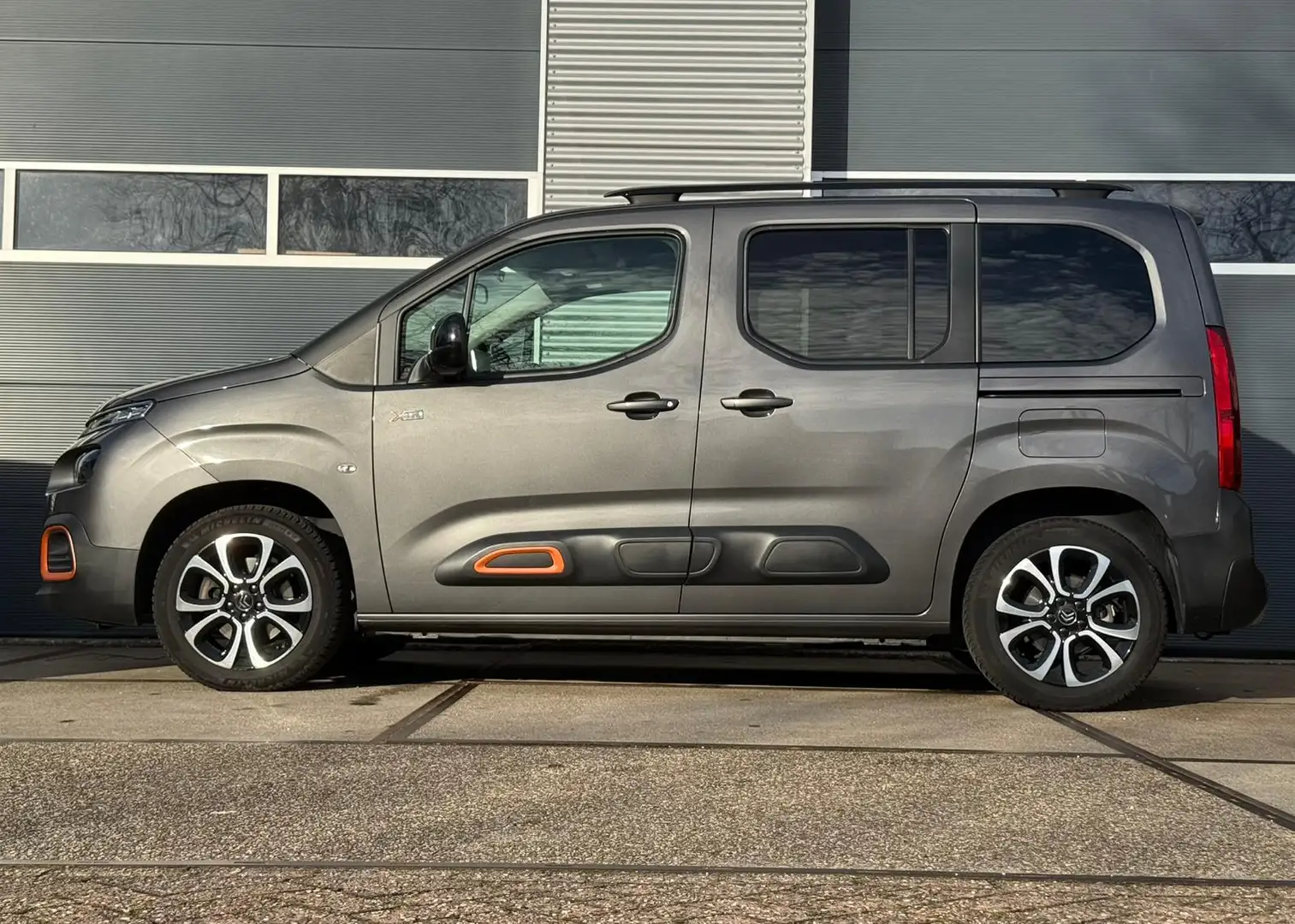 Citroen Berlingo 1.2 PureTech Shine |Trekhaak |Head-up |Stoelverw. Grijs - 2