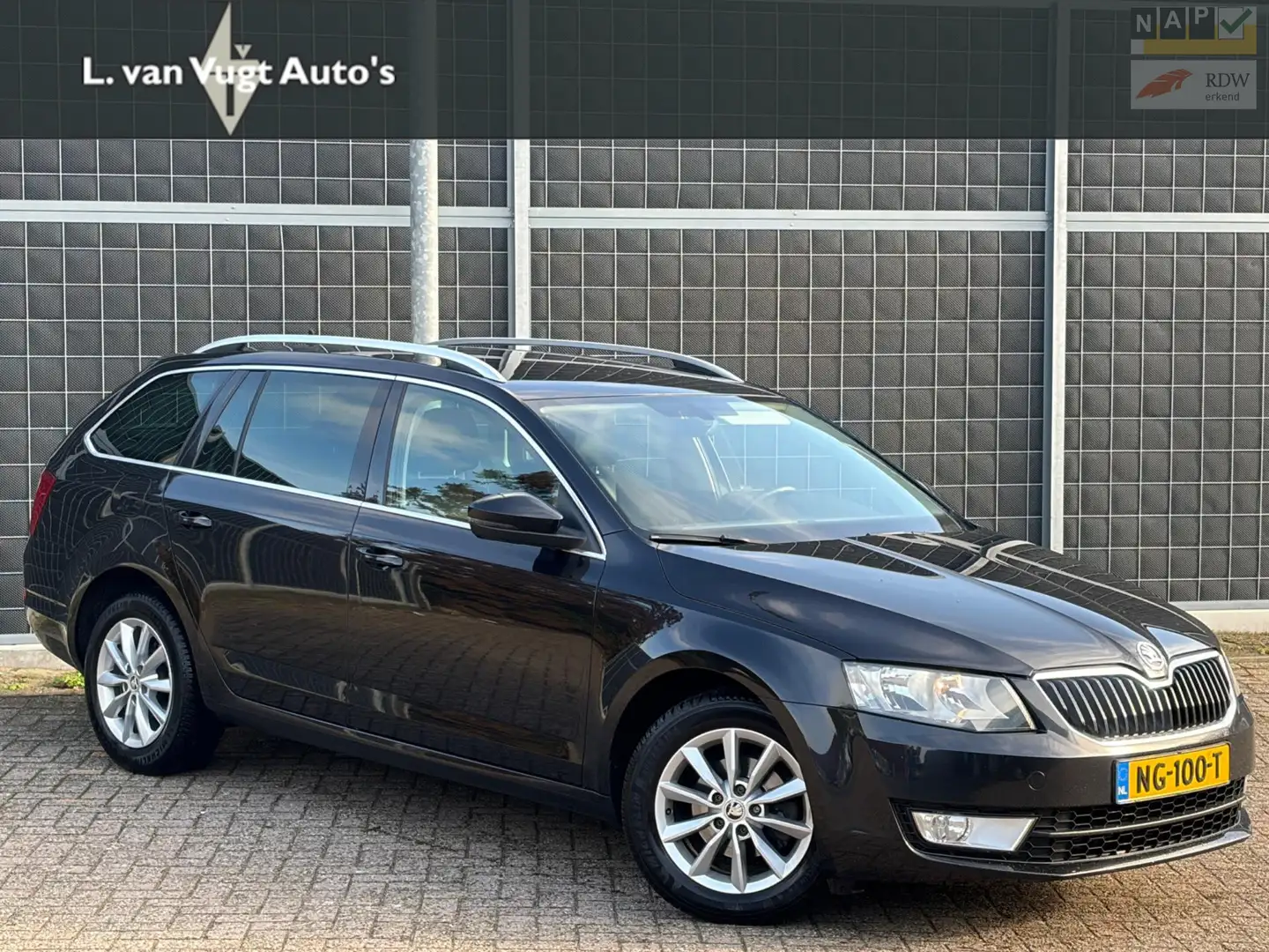 Skoda Octavia Combi 1.6 TDI Greentech Ambition Business Schwarz - 1