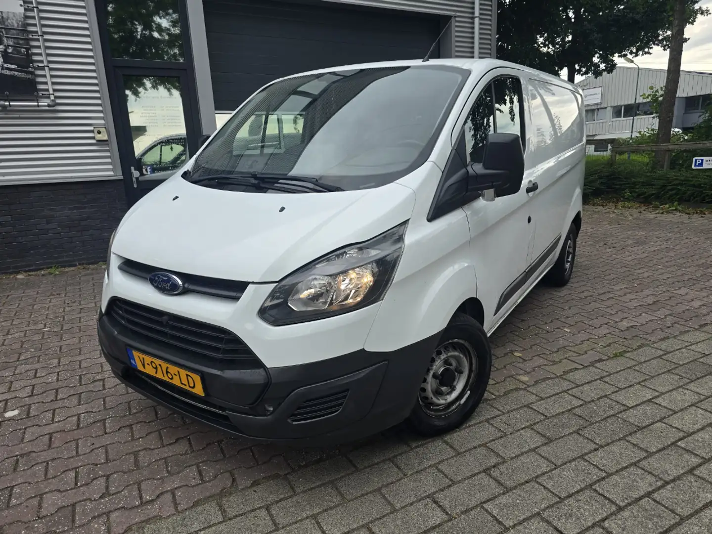 Ford Transit Custom 250 2.0 TDCI BASE L1H1 Wit - 1