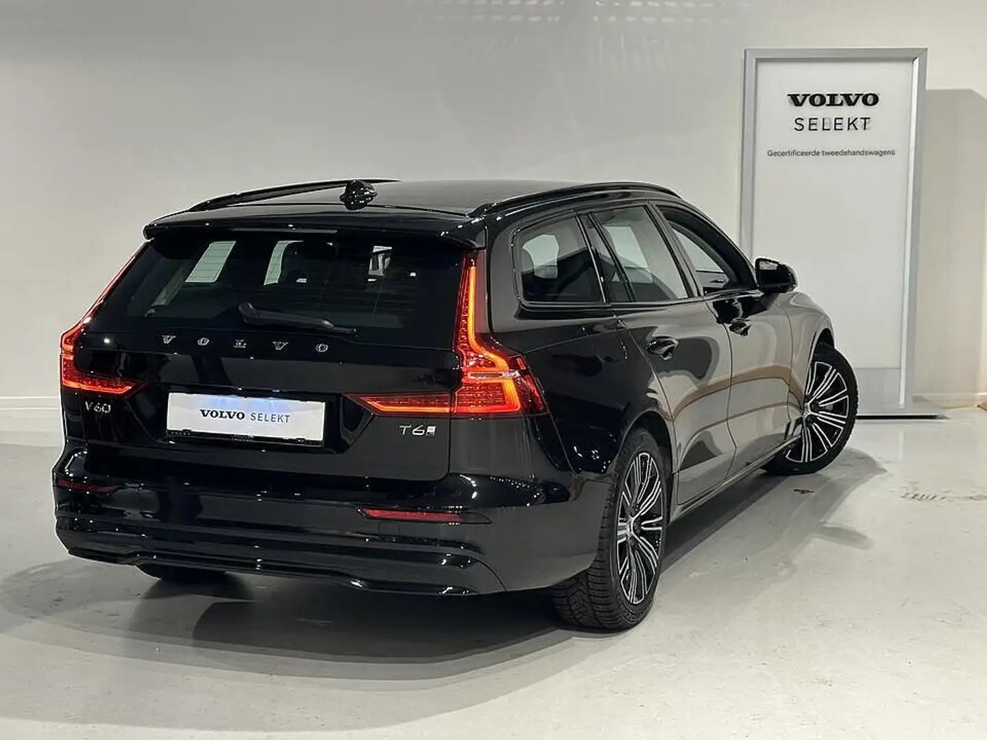Volvo V60 T6 Recharge Dark Plus Zwart - 2
